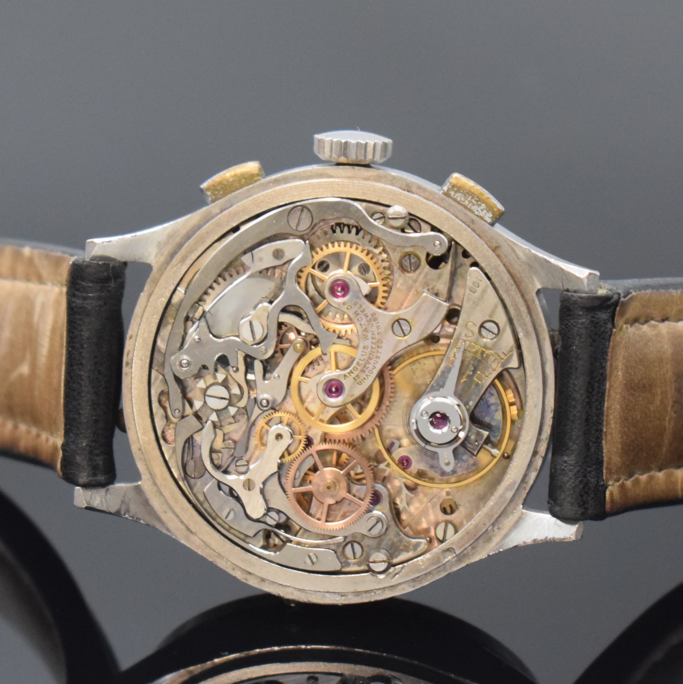 Detail e: ANGELUS Chronodato Rensie Herrenarmbanduhr mit Schaltradchronograph und Kalenderanzeige, Schweiz um 1945, 3-teil. Edelstahlgeh., Boden und Glasrand ...
