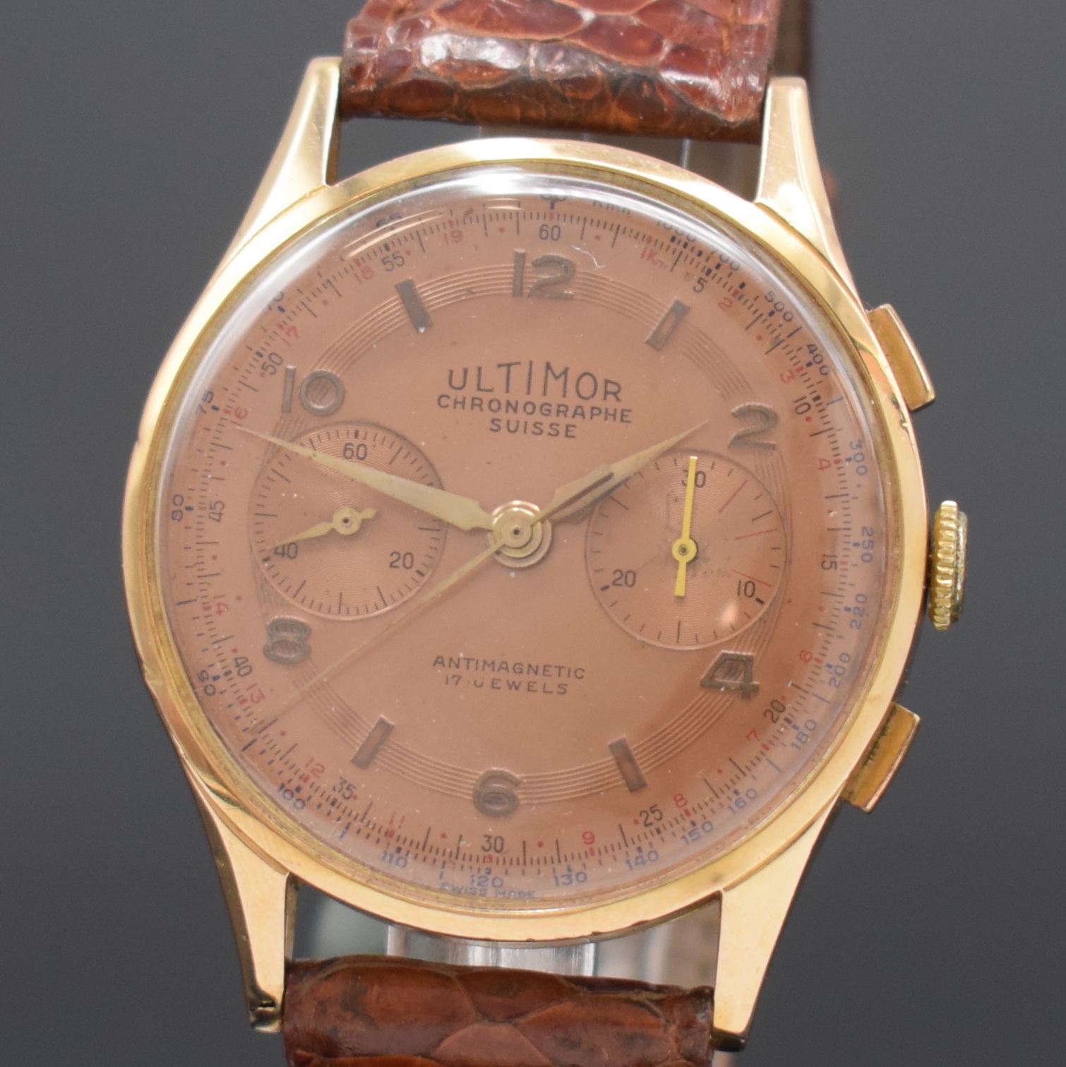Detail a: ULTIMOR/CHRONOGRAPHE SUISSE Herrenarmbanduhr mit Chronograph in RG 750/000, Schweiz um 1945, Handaufzug, 2-teil. Geh. dell., kupferfarb. Zifferbl. ...