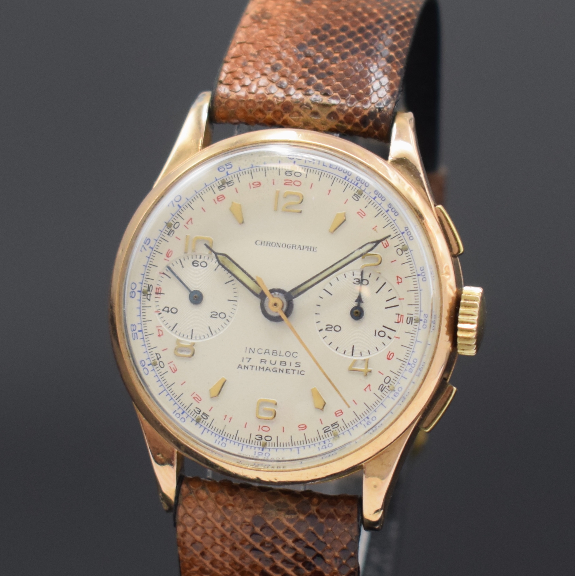 Detail a: LANDERON Armbandchronograph in RG 750/000, Schweiz um 1955, Handaufzug, Boden u. Glasrand aufgedr., Geh. dell., silb. Zifferbl. bez. Chronographe ...