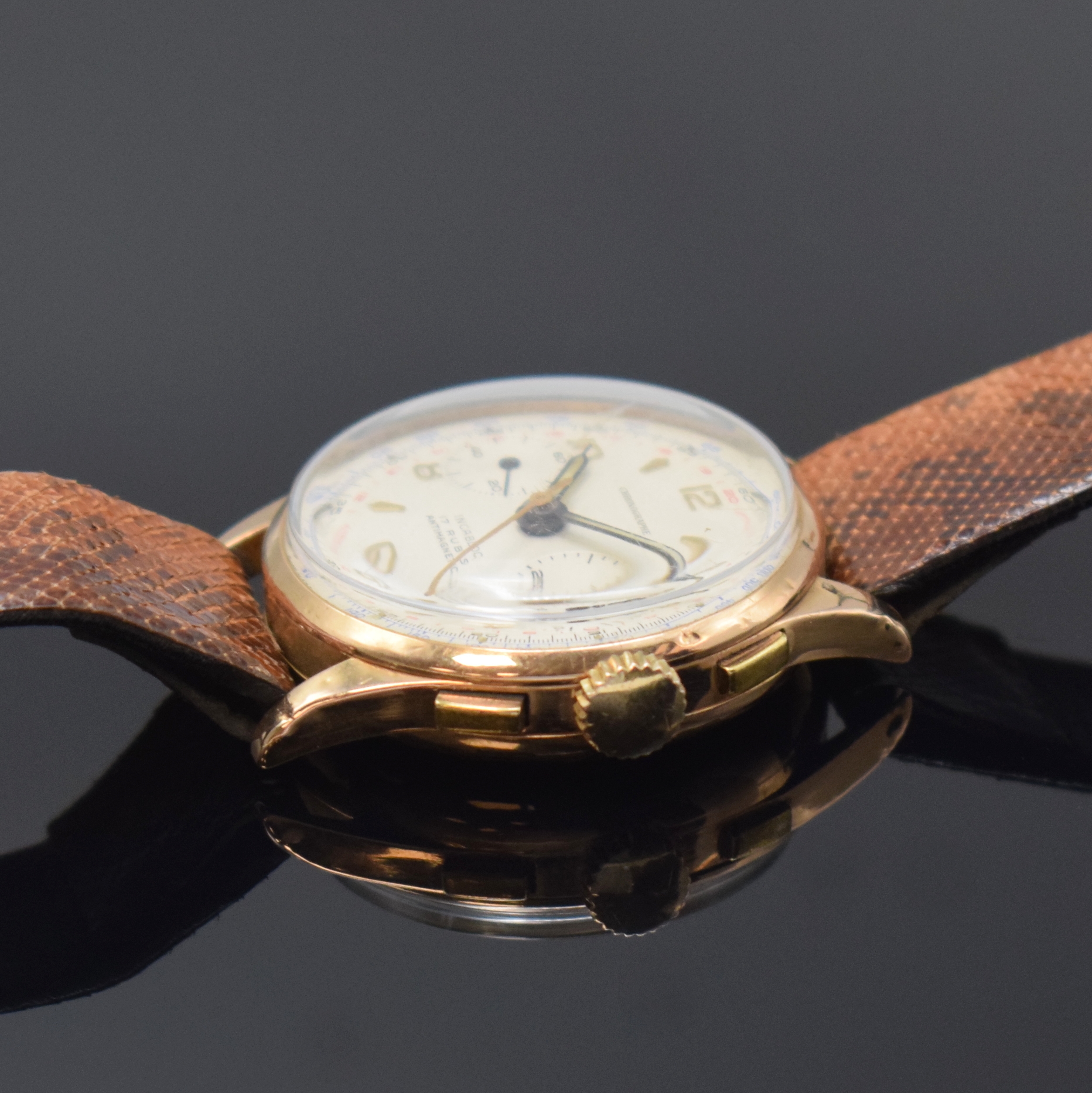 Detail b: LANDERON Armbandchronograph in RG 750/000, Schweiz um 1955, Handaufzug, Boden u. Glasrand aufgedr., Geh. dell., silb. Zifferbl. bez. Chronographe ...