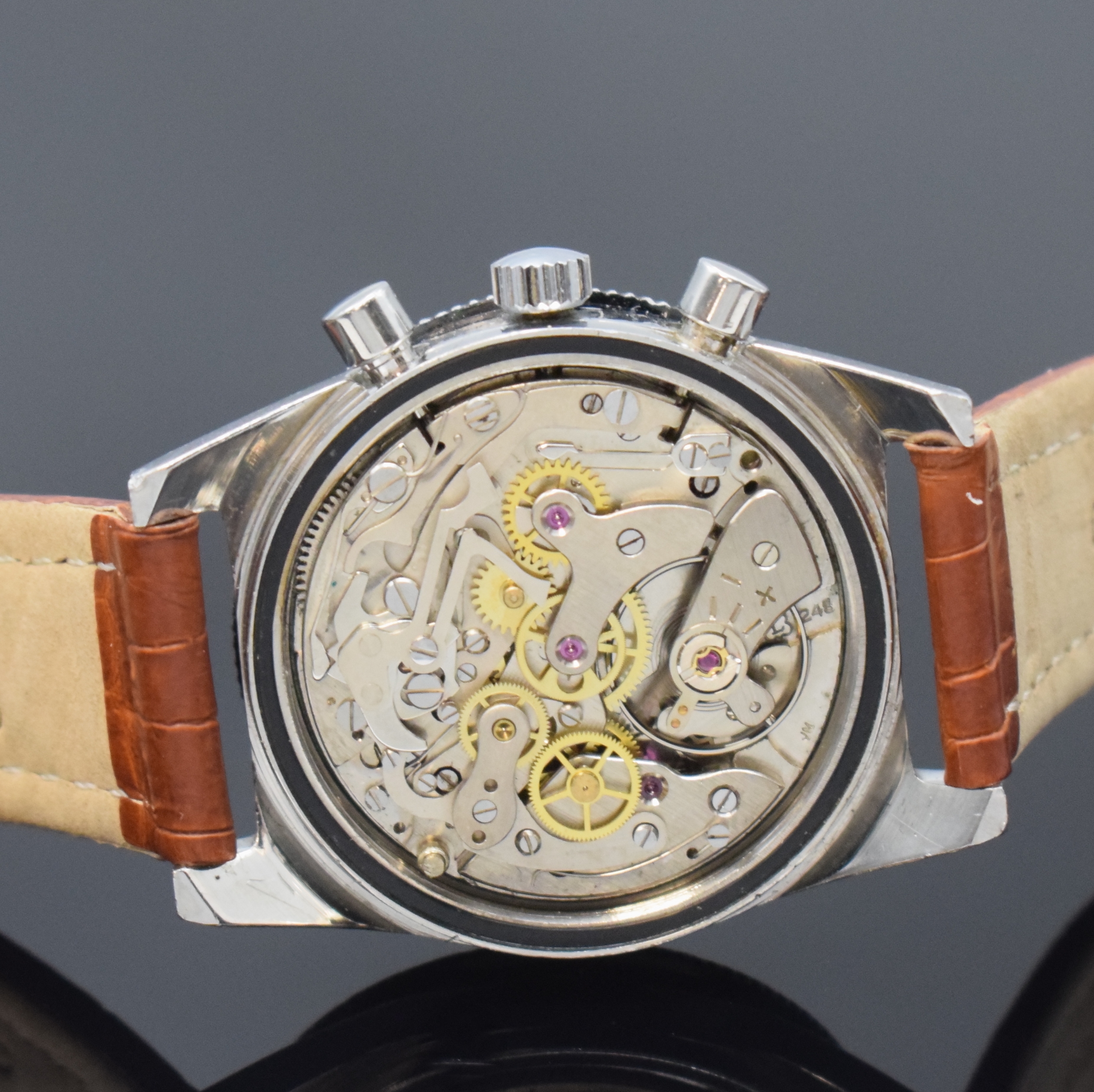 Detail e: Armbandchronograph in Edelstahl, Handaufzug, Schweiz um 1968, Boden verschr., Mido Lederband m. Mido Faltschl., silb. Zifferbl. m. aufges. Indizes ...