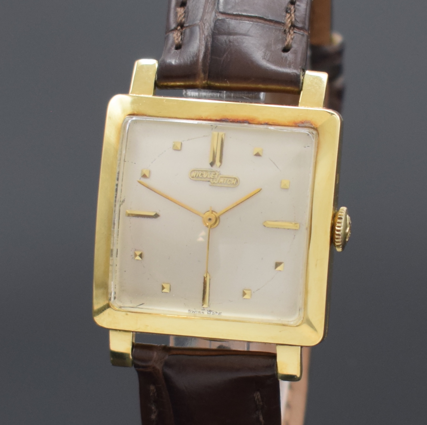Detail a: NICOLET Armbanduhr in GG 750/000, Automatik, Schweiz um 1957, 2-teil Geh., Boden aufgedr., silb. Zifferbl. m. aufgel. Indizes altersbed. fl., ...