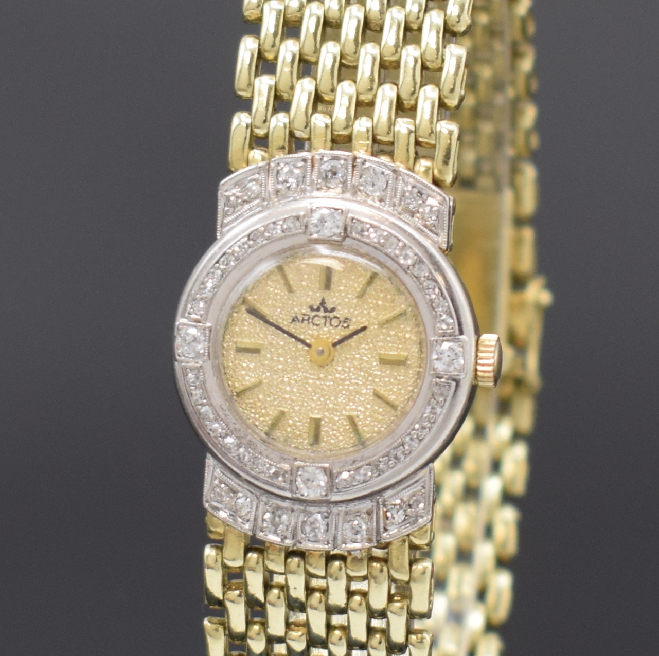 Detail a: ARCTOS Damenarmbanduhr in GG 585/000 mit Diamanten, Schweiz um 1980, Handaufzug, Ketten-Gliederband mit Kastenschl. und dopp. Sicherheitsacht, ...