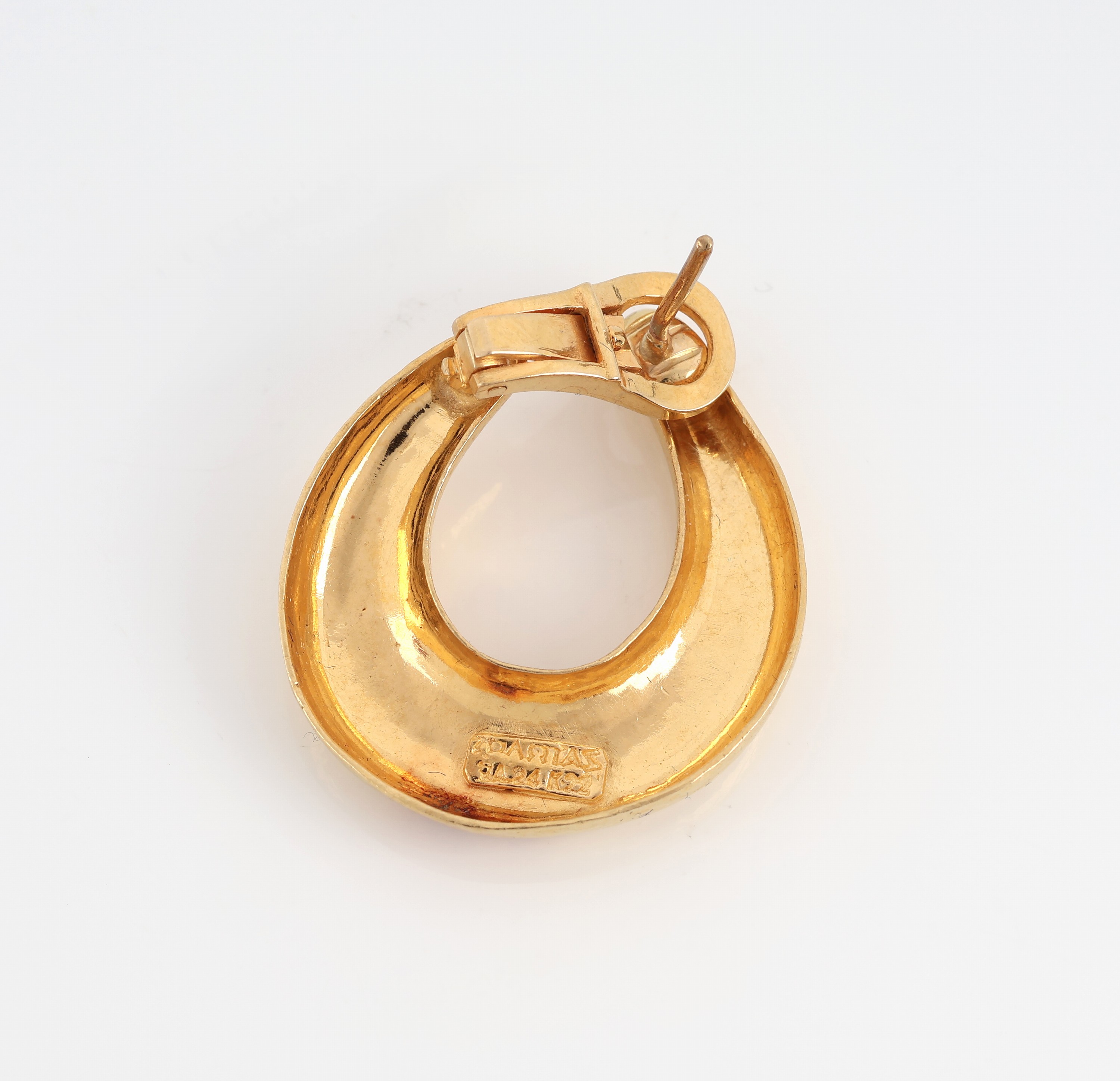 Detail b: Paar 22 kt Gold Ohrclips, GG 916/000, geschwungen, Hammerschlagdekor, ca. 18.3 g, Clipbrisuren, Meistermarke unged.
