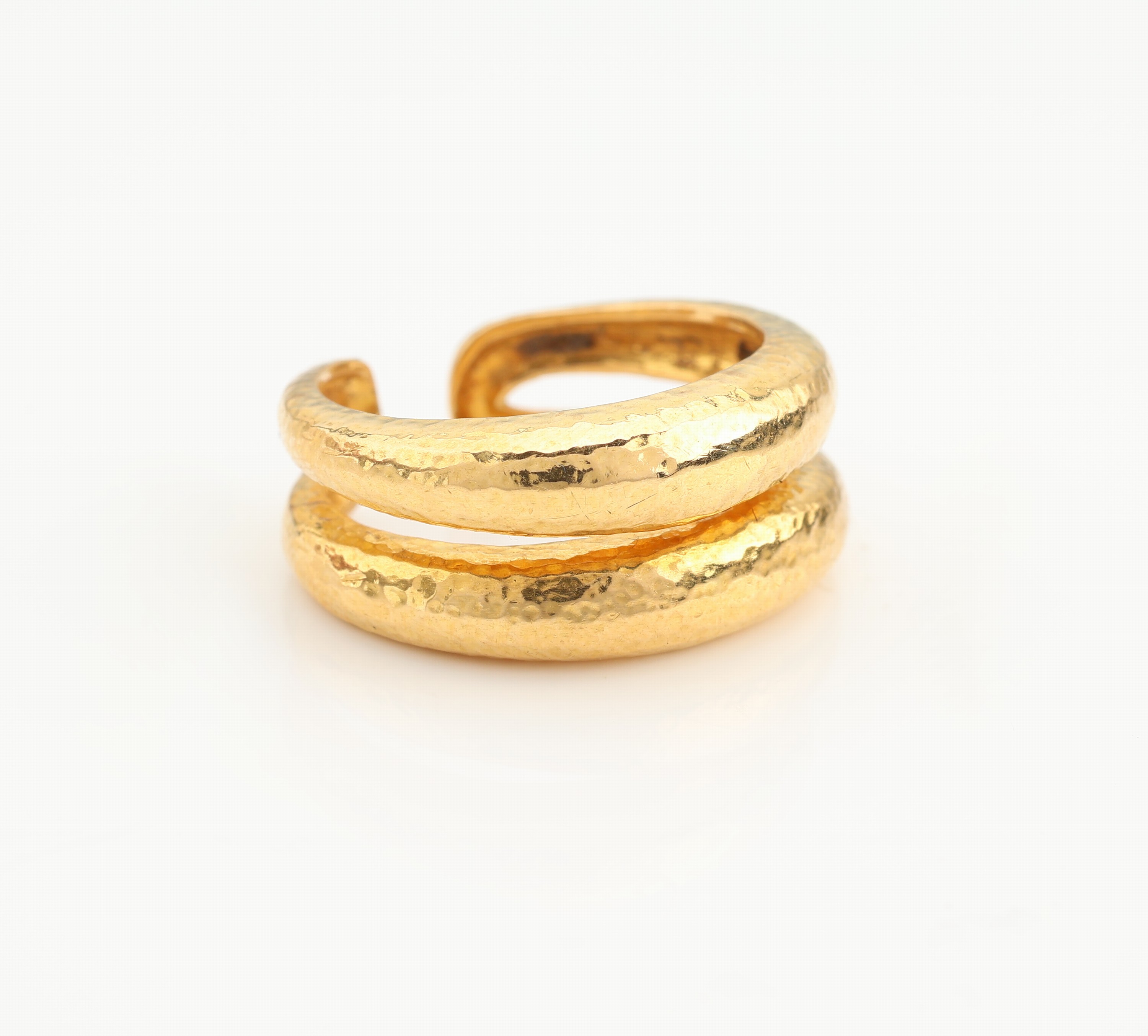 Detail b: 22 kt Gold Ring, GG 916/000, Hammerschlagdekor, RW 52, ca. 9.6 g, Meistermarke unged.