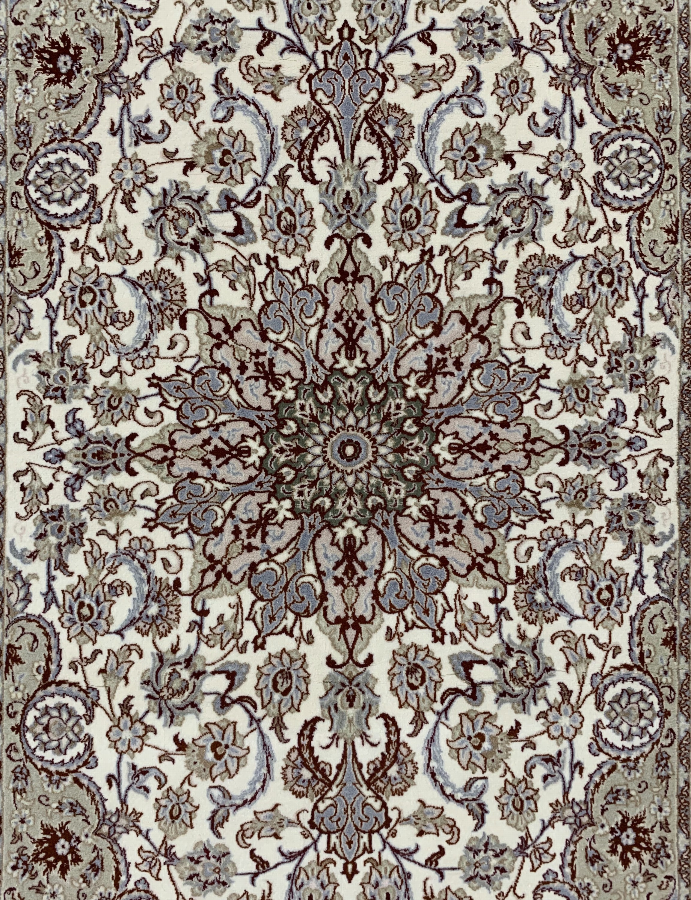 Detail b: Esfahan fein, Persien, Neuwertig, Korkwollemit und auf Seide, ca. 173 x 110 cm, EHZ: 2