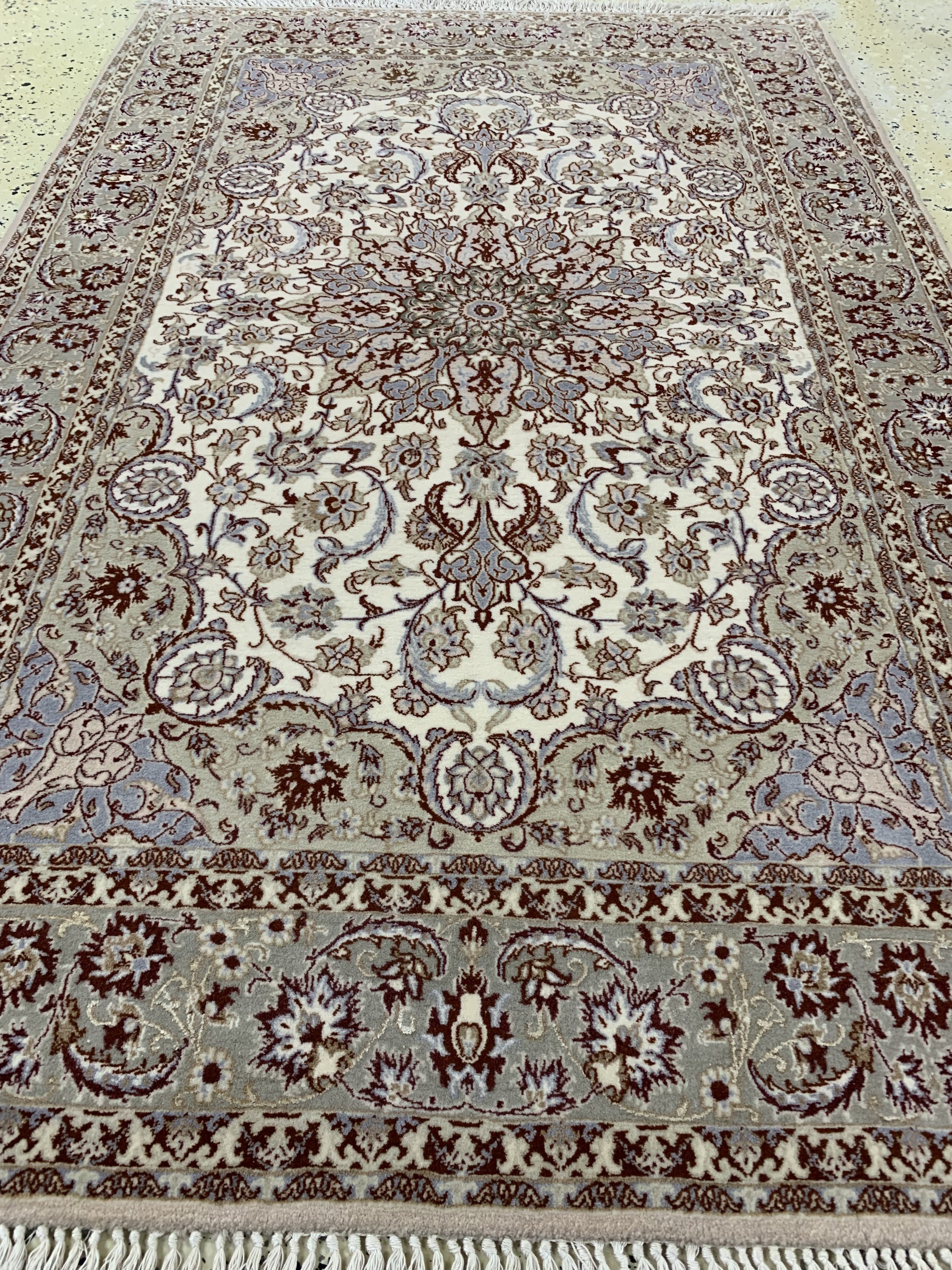Detail d: Esfahan fein, Persien, Neuwertig, Korkwollemit und auf Seide, ca. 173 x 110 cm, EHZ: 2