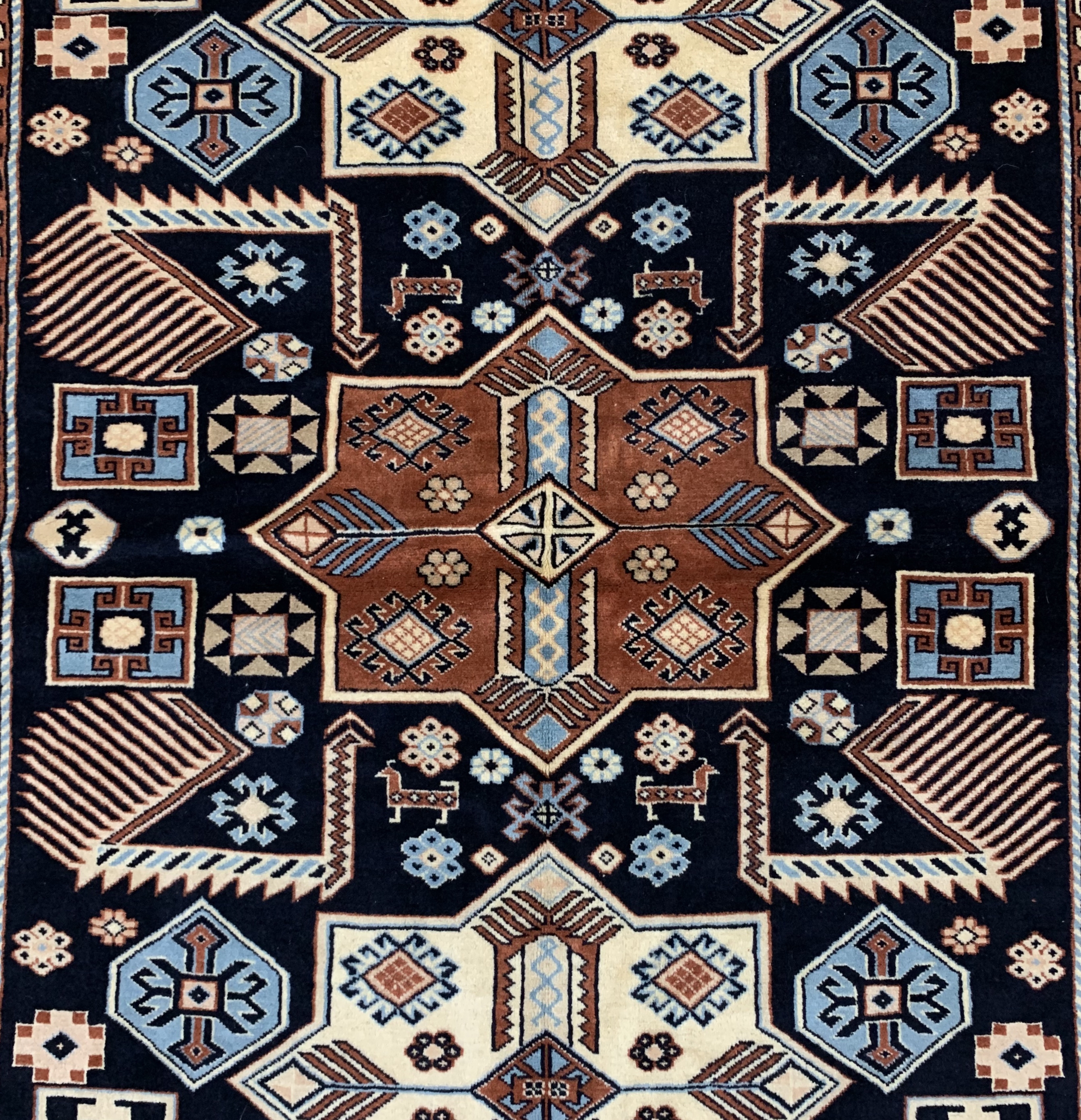 Detail b: Ghochan fein, Persien, Neuwertig, Wolle aufWolle, ca. 177 x 137 cm, EHZ: 2