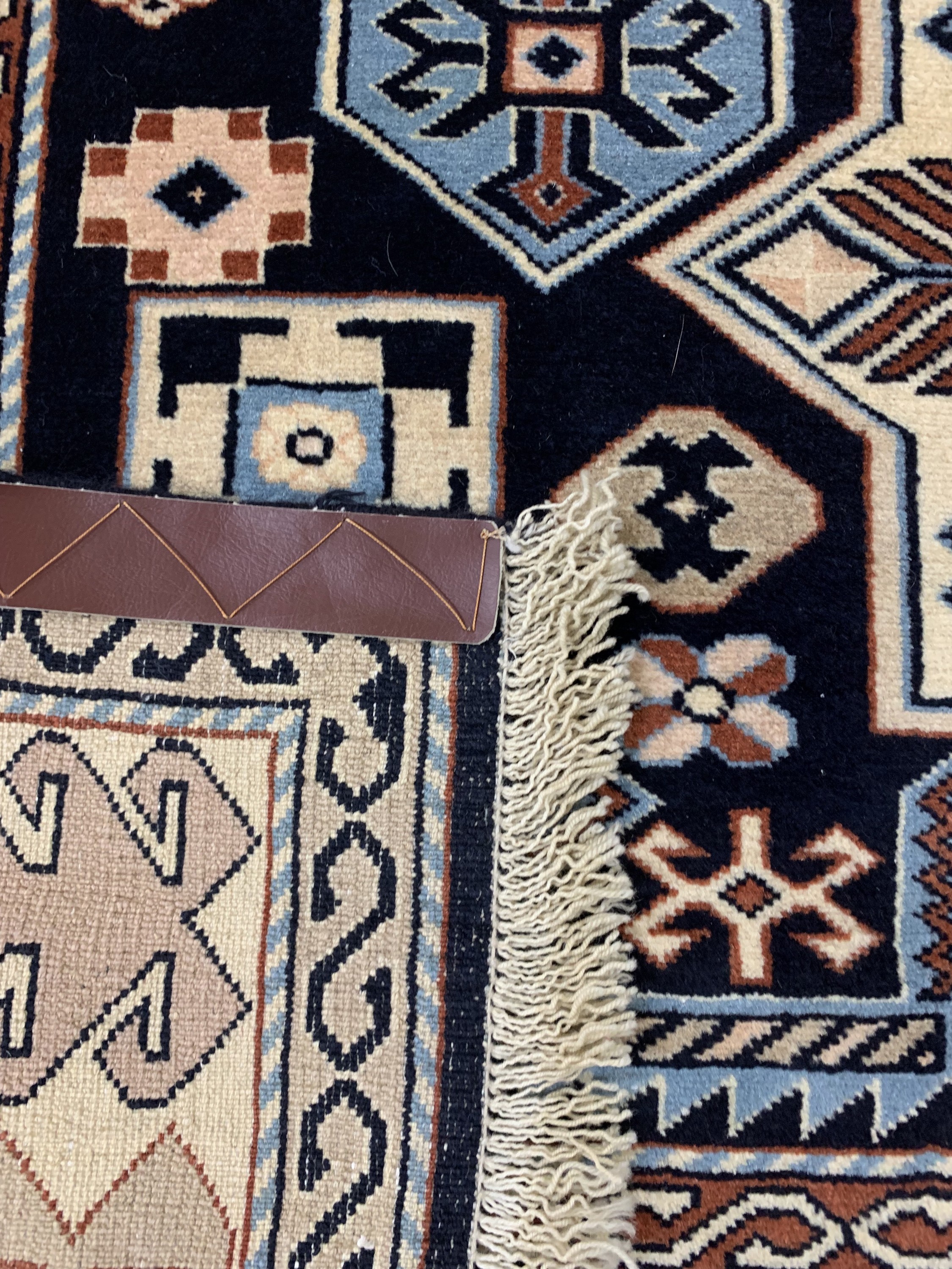 Detail e: Ghochan fein, Persien, Neuwertig, Wolle aufWolle, ca. 177 x 137 cm, EHZ: 2