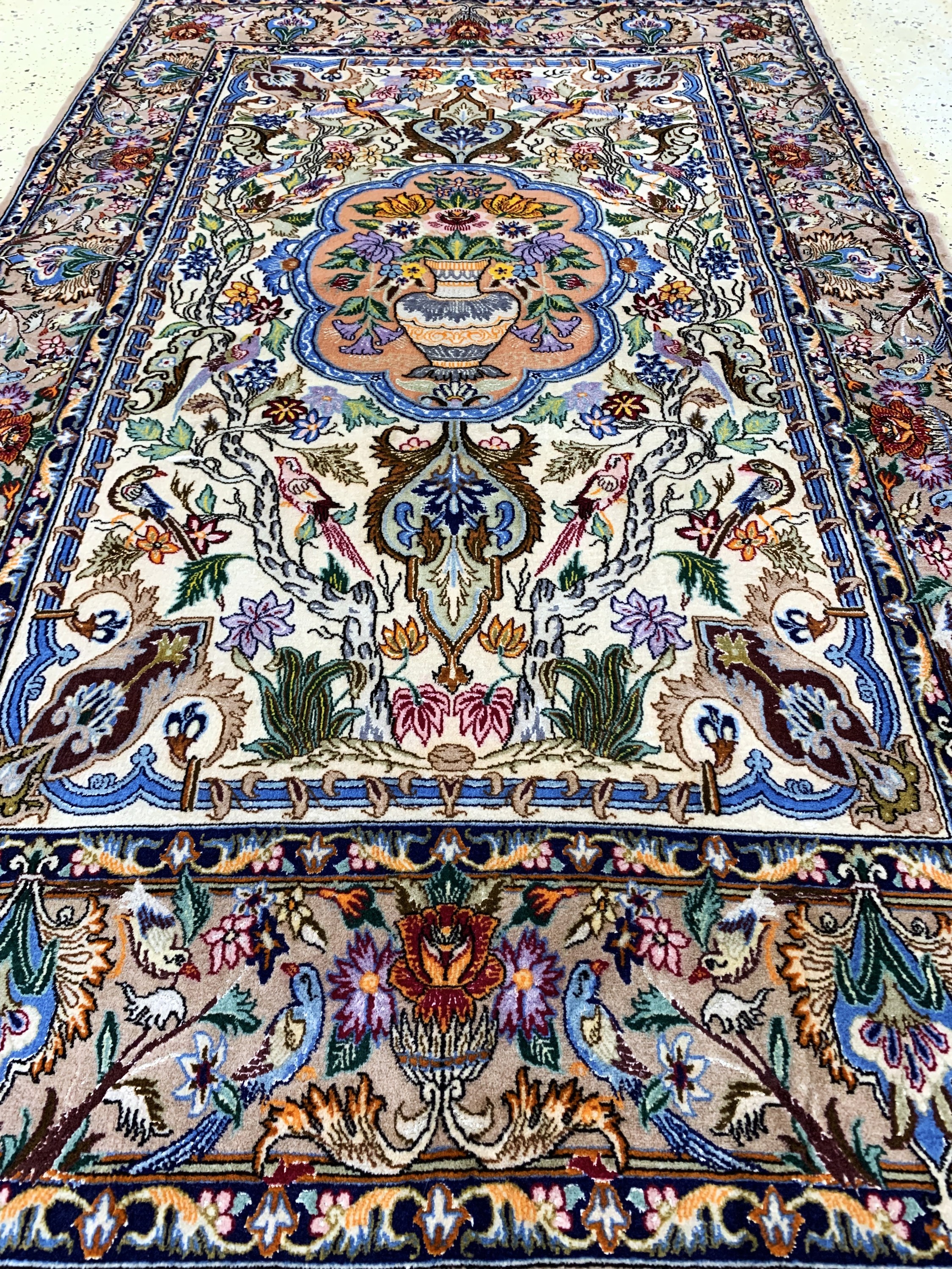 Detail d: Esfahan fein, Persien, Mitte 20.Jhd, Korkwolle mit und auf Seide, ca. 181 x 112 cm,ca. 1,0 Mio. Kn/qm, EHZ: 2