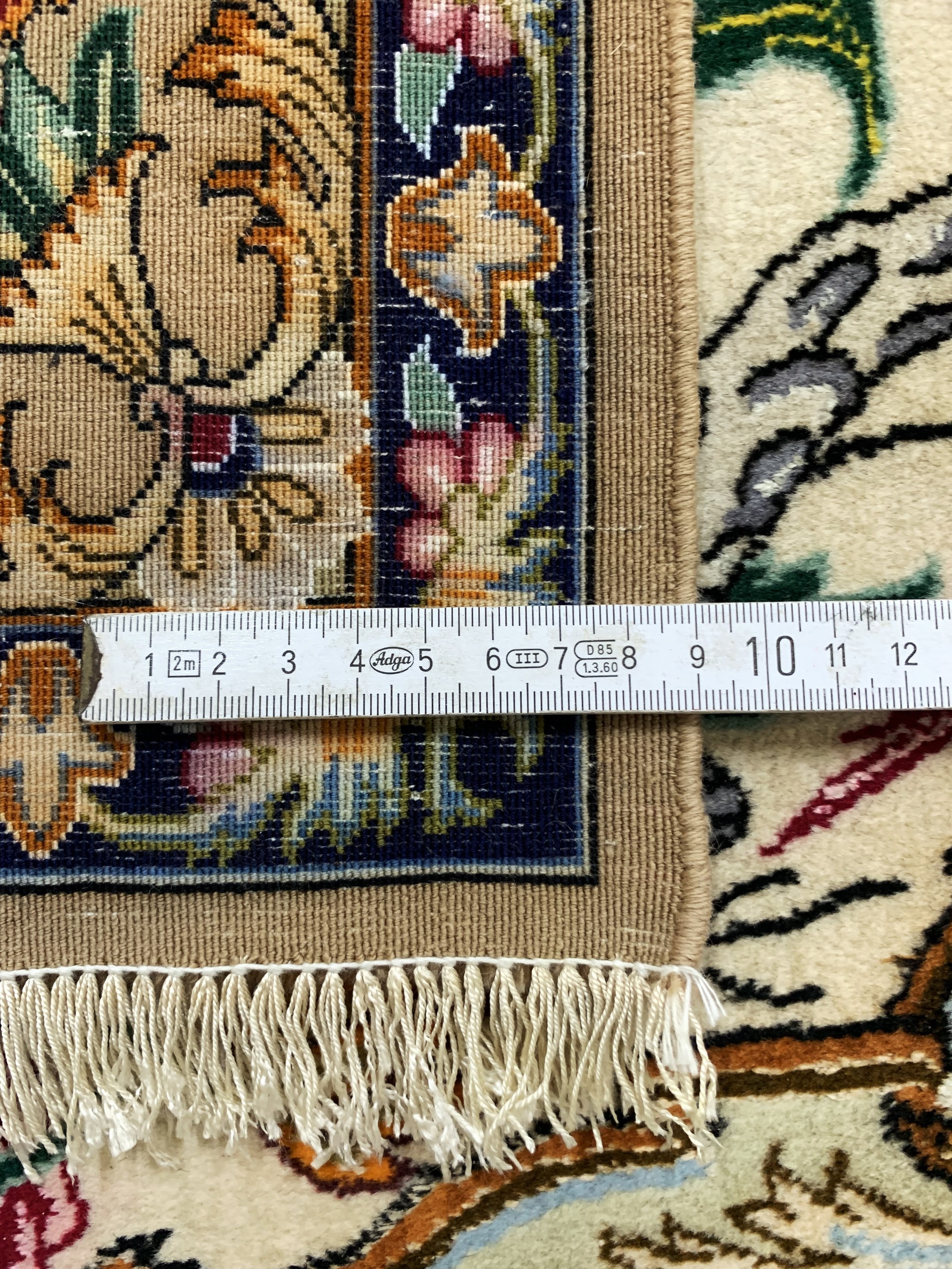 Detail e: Esfahan fein, Persien, Mitte 20.Jhd, Korkwolle mit und auf Seide, ca. 181 x 112 cm,ca. 1,0 Mio. Kn/qm, EHZ: 2