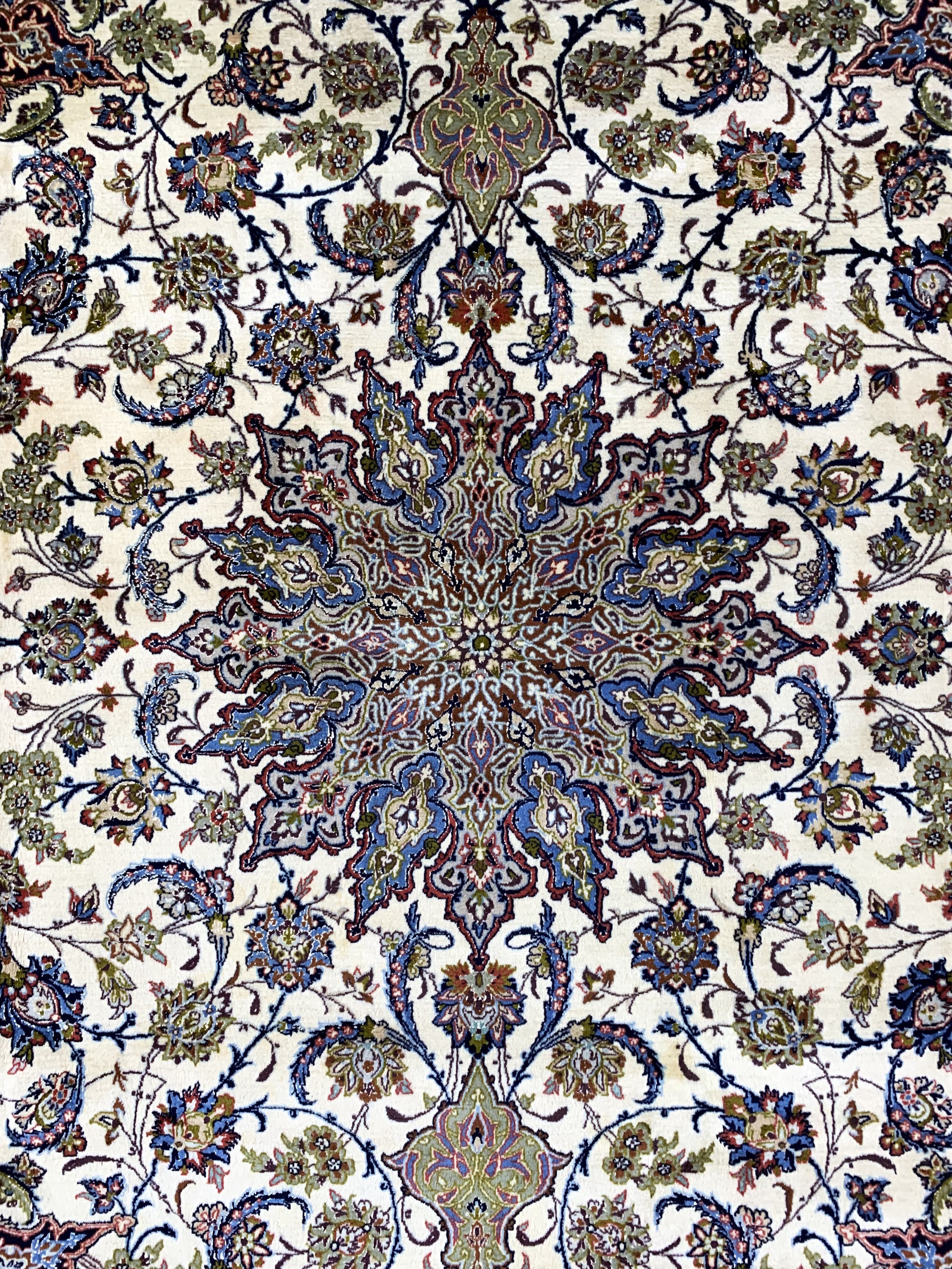 Detail c: Esfahan fein, Persien, Ende 20.Jhd, Korkwolle mit und auf Seide, ca. 298 x 205 cm,EHZ: 2