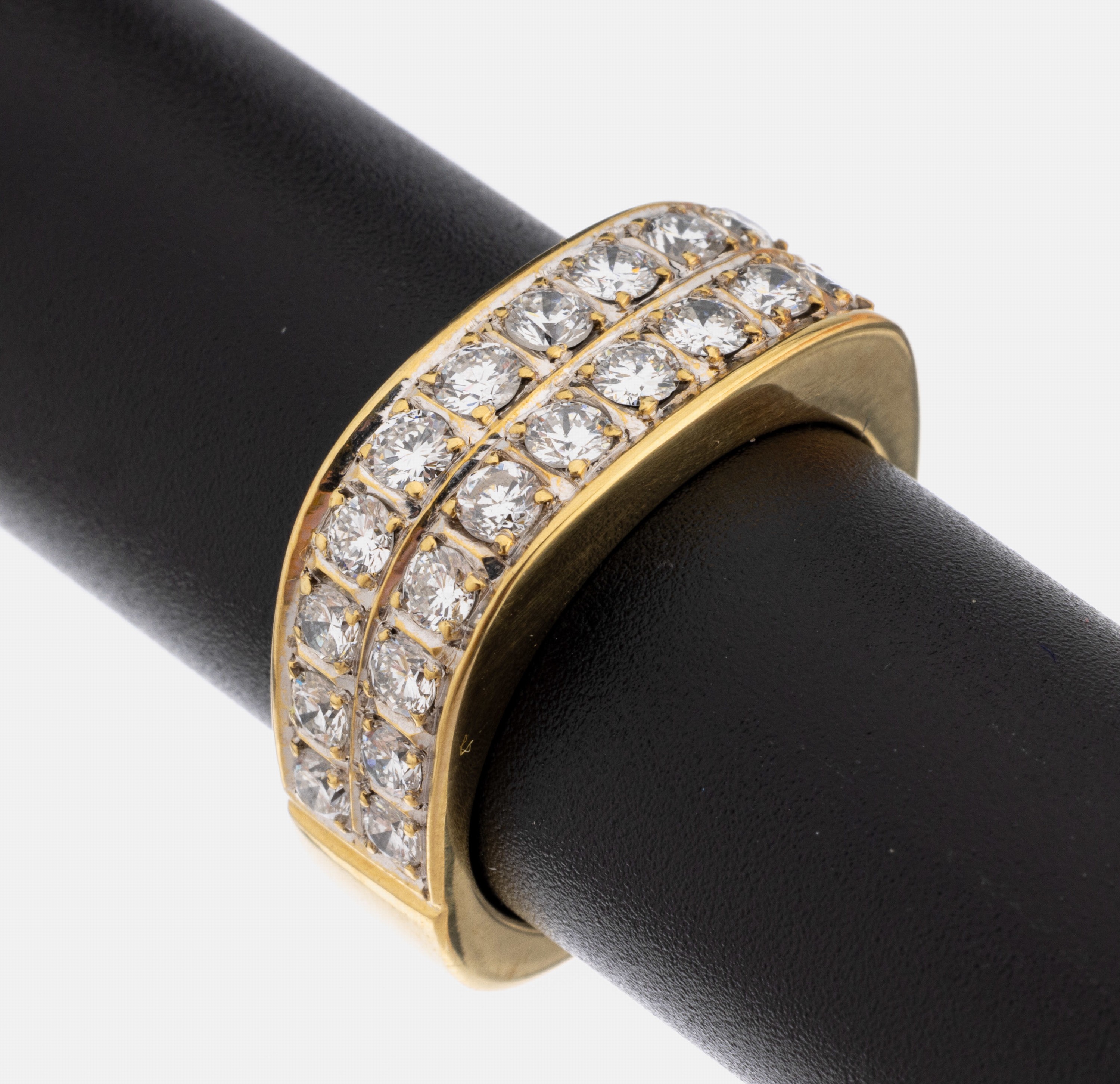 18 kt Gold Brillant-Ring, GG 750/000, 26 Brillanten zus. ca. 1.85 ct feines Weiß- Weiß/si, 2-reihig gefasst, ca. 13.4 g, RW 57