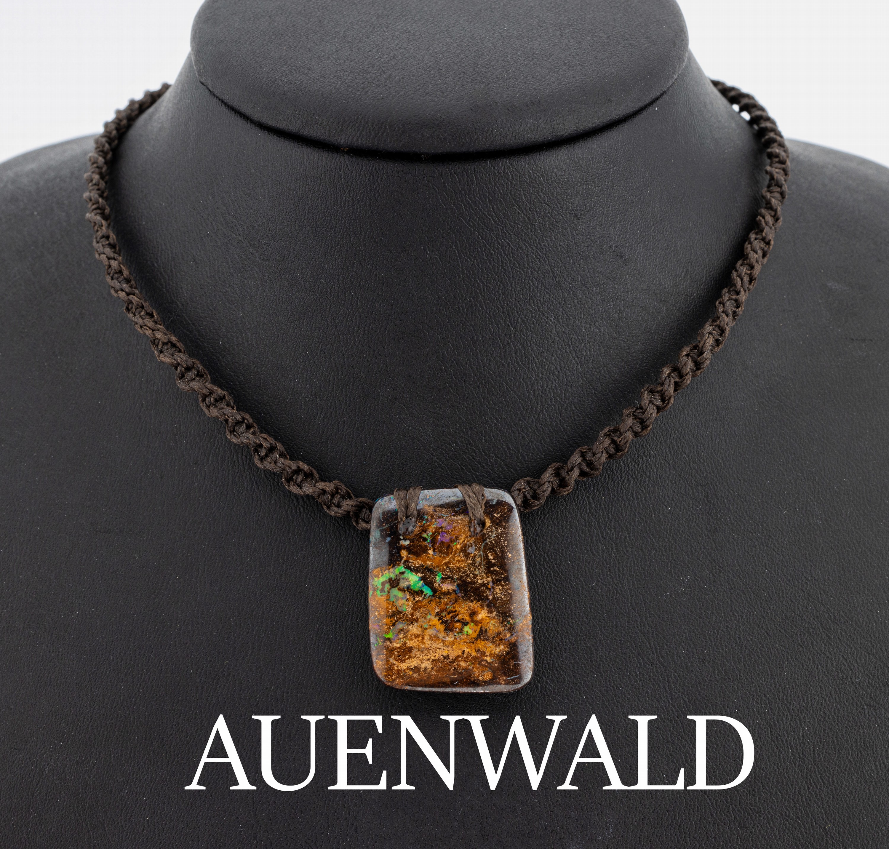 Boulderopal-Flechtcollier, besteht aus geflochtenen Polyesterfäden, stufenlos Länge verstellbar ca. 40-72 cm, AUENWALD Manufaktur