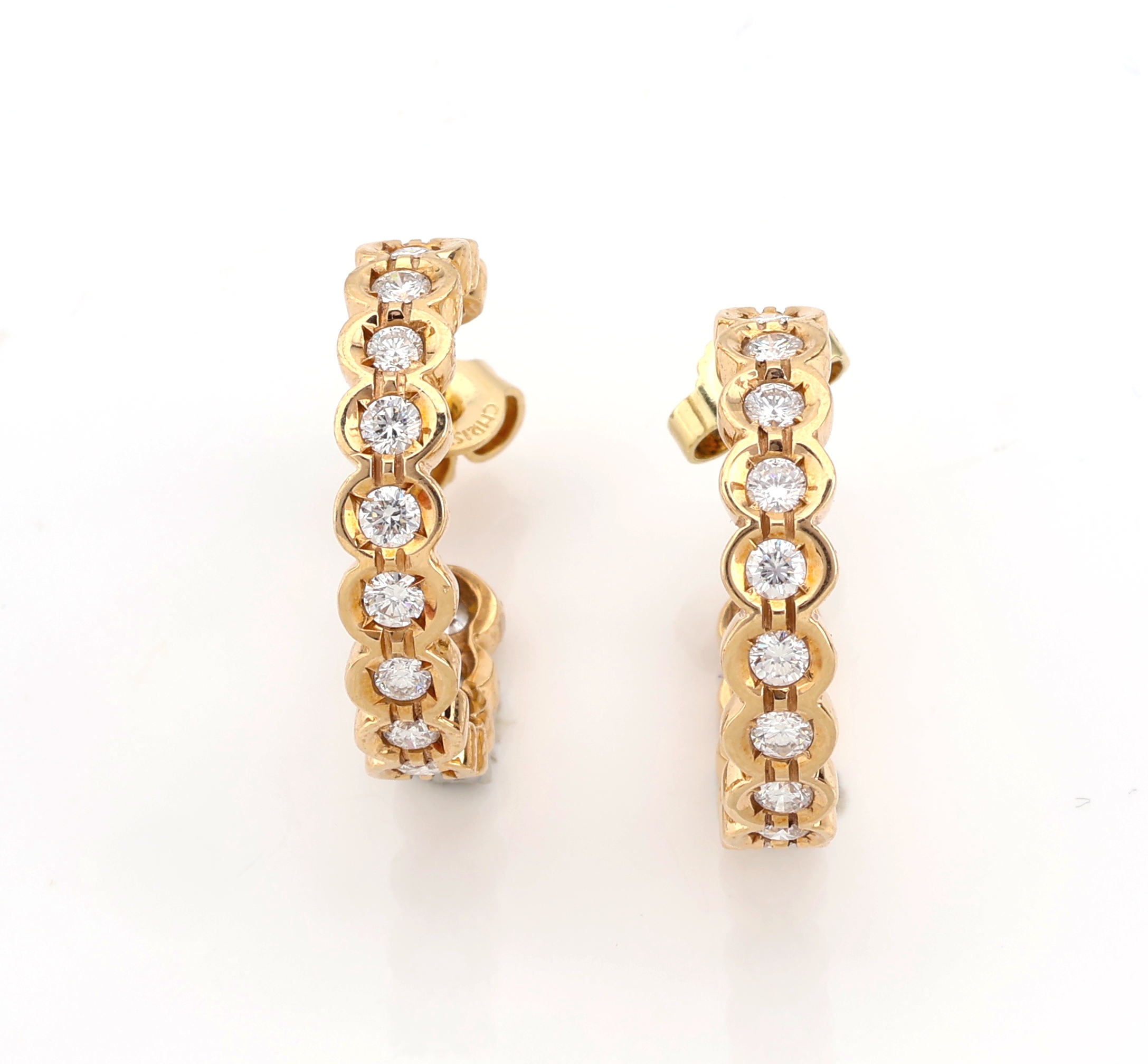 Paar 14 kt Gold Brillant-Ohrcreolen, GG 585/000, bes. mit 30 Brillanten zus. ca. 1.20 ct Weiß/si, ca. 4.7 g, D. ca. 2 cm