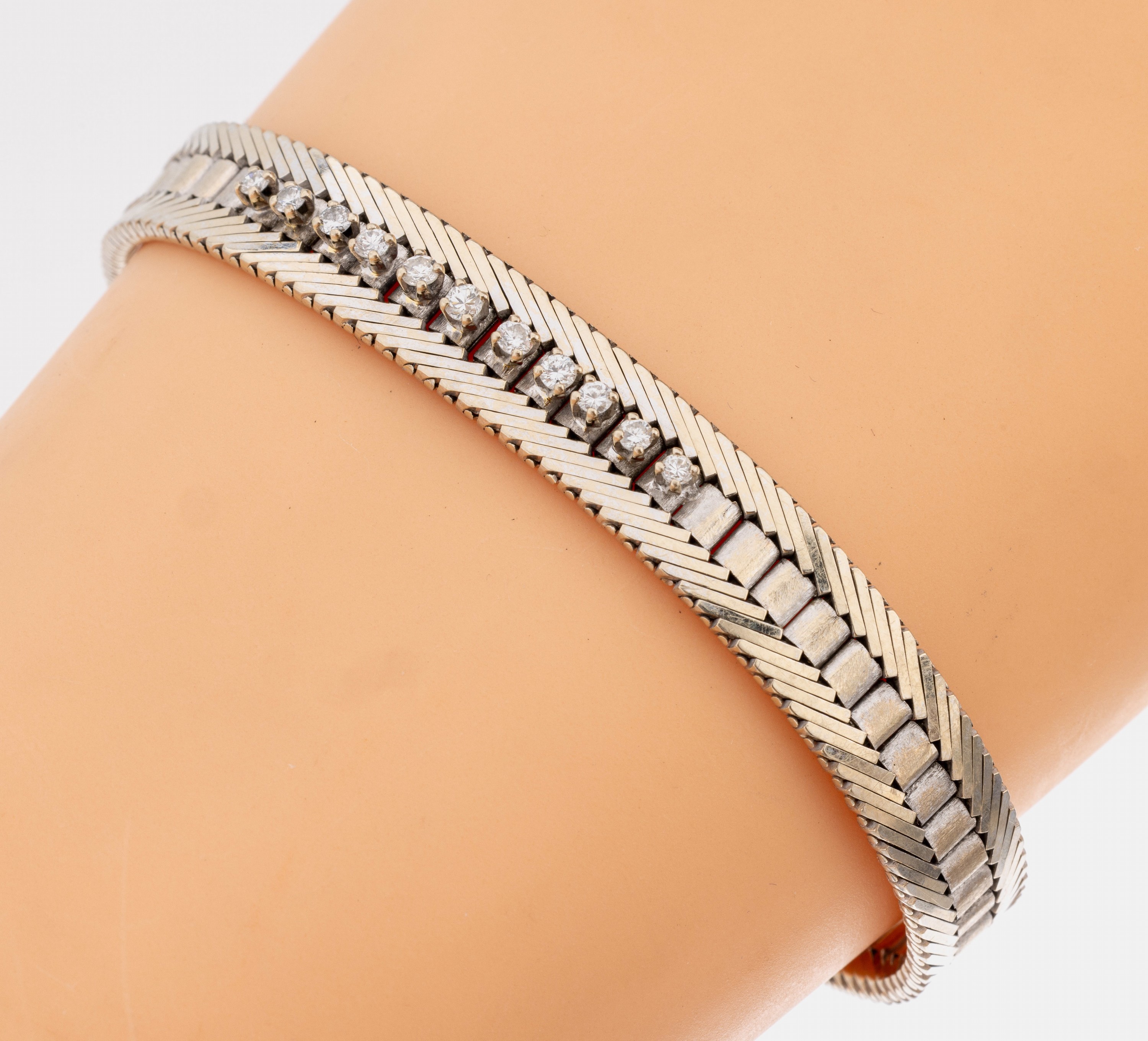 14 kt Gold Diamant-Armband, WG 585/000, 11 Brillanten zus. ca. 0.35 ct Weiß/si, ca. 30.2 g, L. ca. 20 cm, Kastenschloss mit 2 Sicherheitsachten