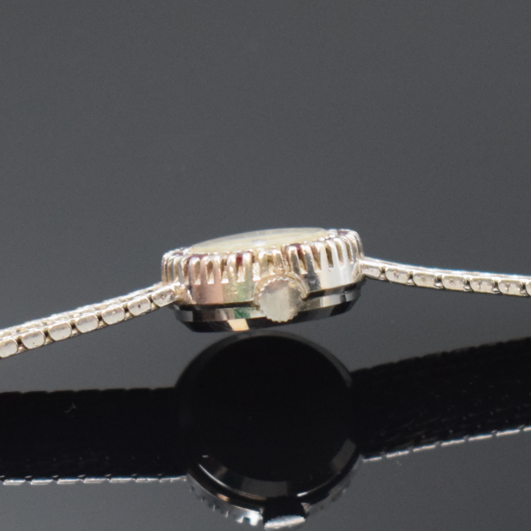 Detail c: BWC Damenarmbanduhr in WG 585/000 mit Diamanten und Rubinen, Schweiz um 1965, Handaufzug, Boden aufgedr., Lünette aufw. m. Rubinen u. Diamanten ...