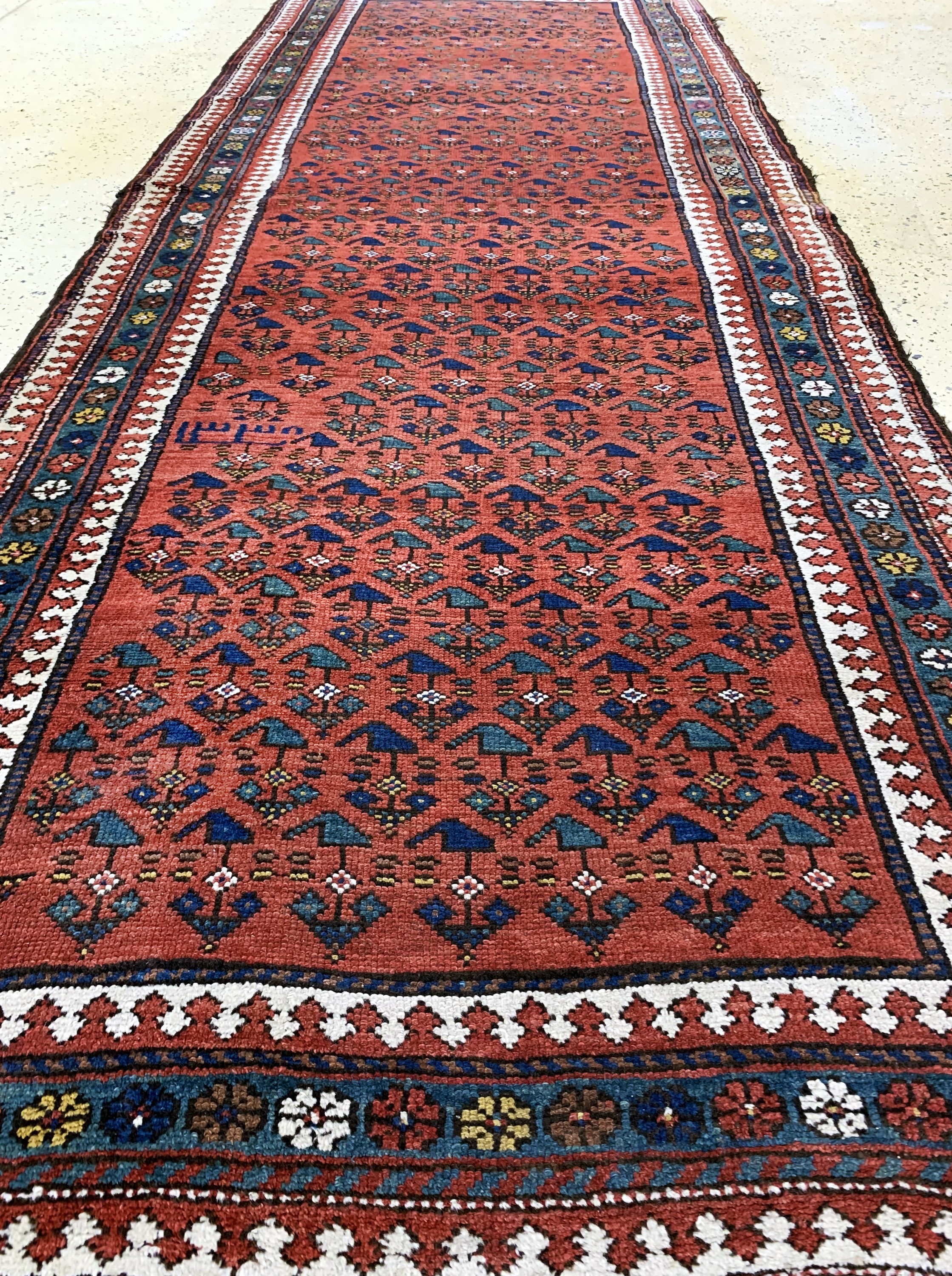 Detail e: Antiker Kelardascht, Persien, datiert 1338(1917), Wolle auf Wolle, ca. 350 x 130 cm,EHZ: 3, (alte restaurierungen)