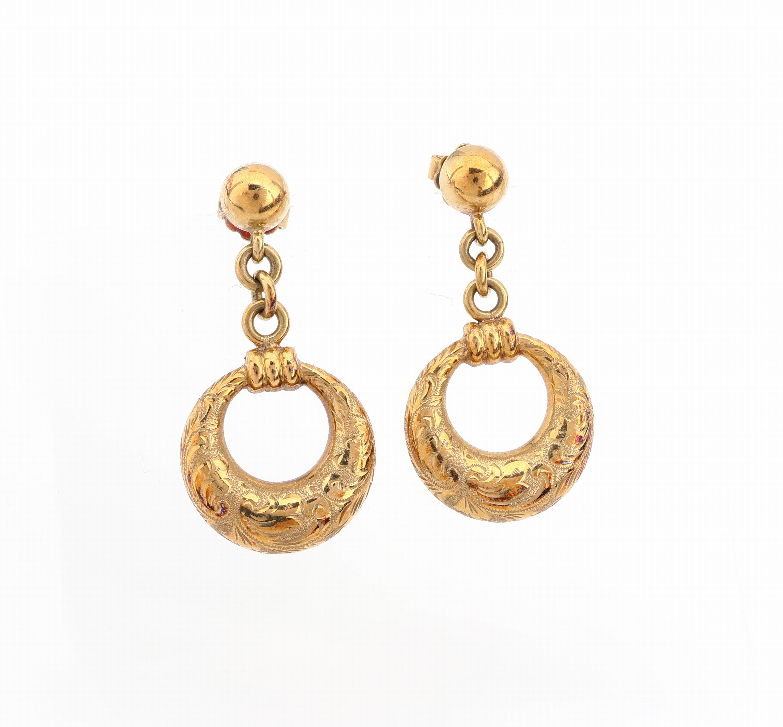 Paar 14 kt Gold Ohrgehänge, 1950er Jahre, GG 585/000, bewegliche Abhängungen graviert, L. ca. 3.5 cm, ca. 6.0 g