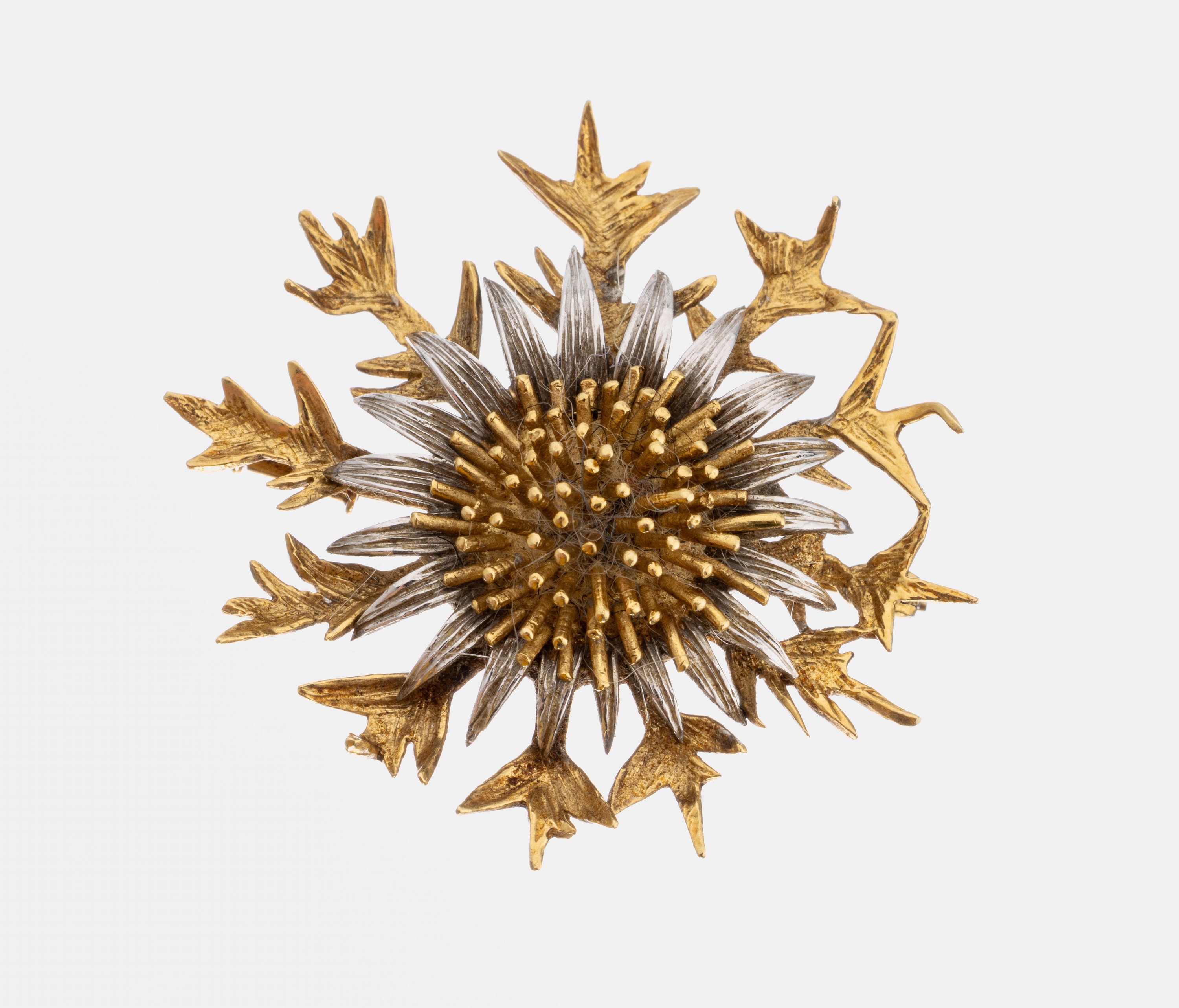 14 kt Gold Brosche "Distel", GG/WG 585/000 gepr., in mehreren Ebenen aufgebaut, D. ca. 4 cm, ca. 12.1 g