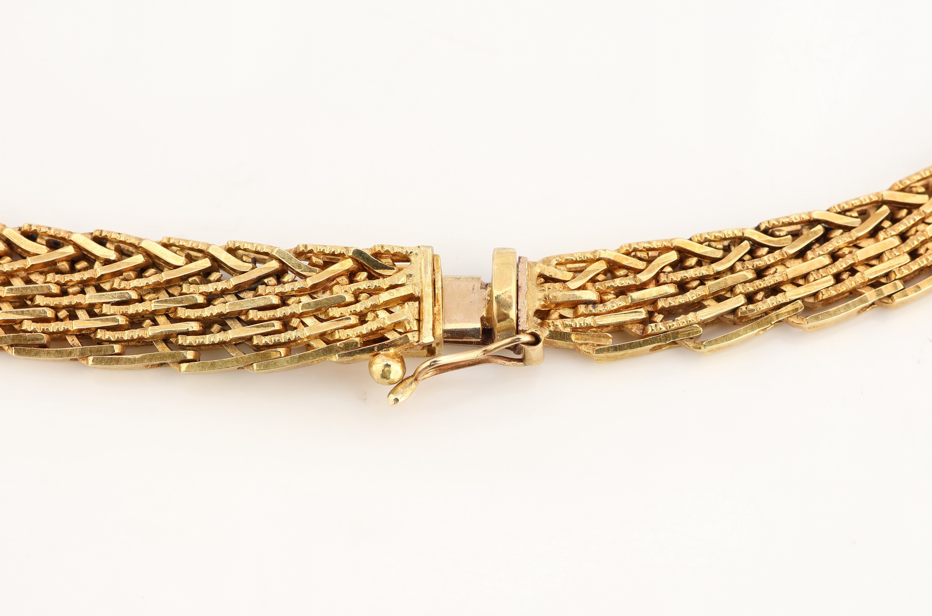 Detail c: 14 kt Gold Smaragd-Diamant-Collier, GG/WG 585/000 gepr., rundfacett. Smaragd ca. 2.80 ct, 66 Brillanten und Diamanten zus. ca. 0.82 ct Weiß/si-p, ...