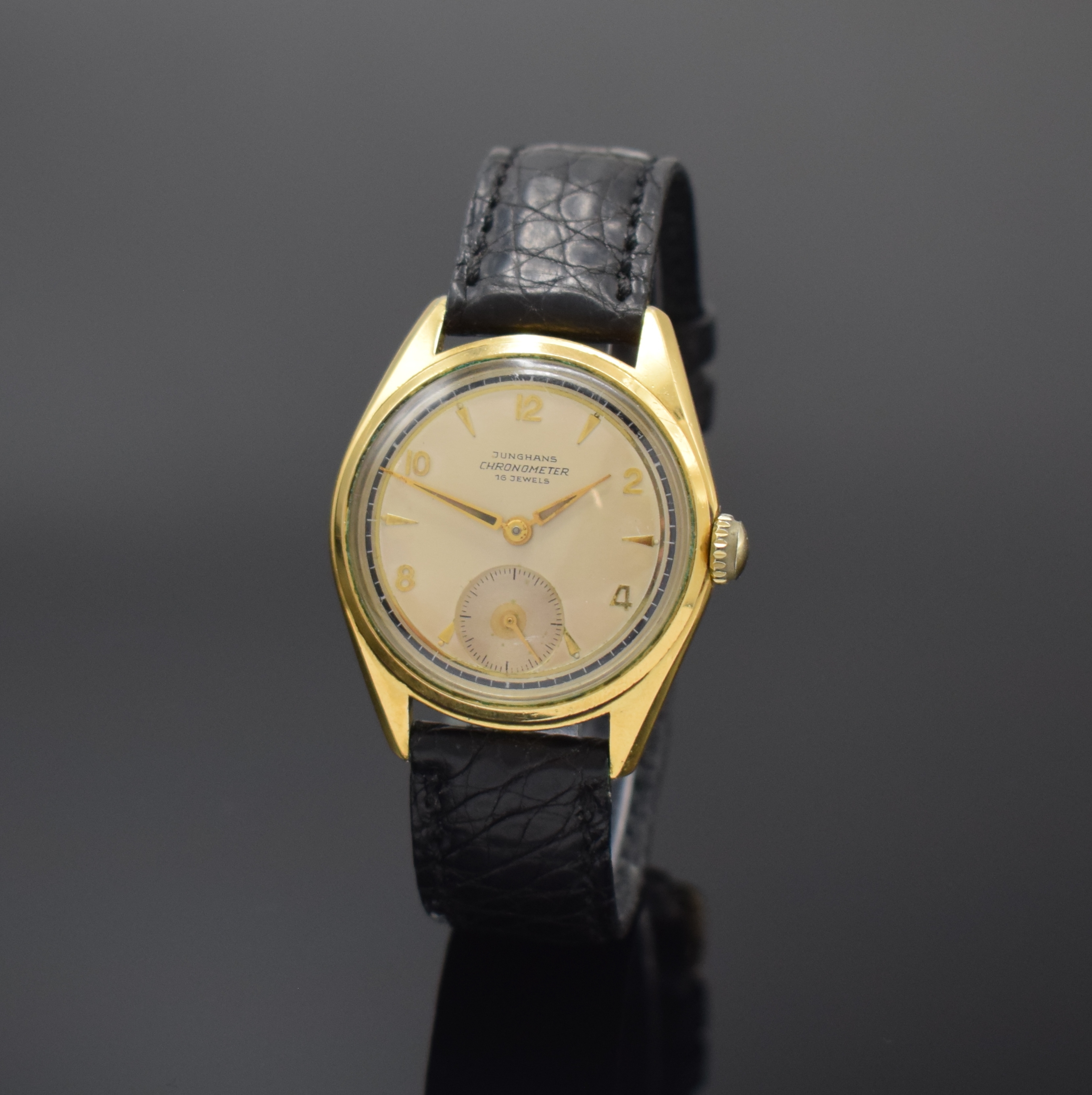 JUNGHANS Chronometer Herrenarmbanduhr mit Kaliber 82, Deutschland um 1955, Handaufzug, verg. Gehäuse, Stahlboden geschr., silb. Zifferbl. m. aufges. ...