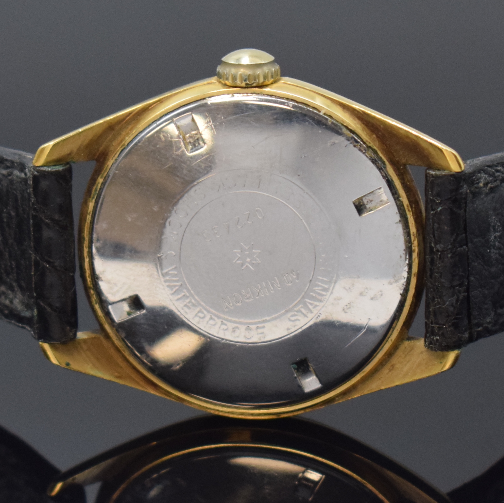 Detail c: JUNGHANS Chronometer Herrenarmbanduhr mit Kaliber 82, Deutschland um 1955, Handaufzug, verg. Gehäuse, Stahlboden geschr., silb. Zifferbl. m. aufges. ...