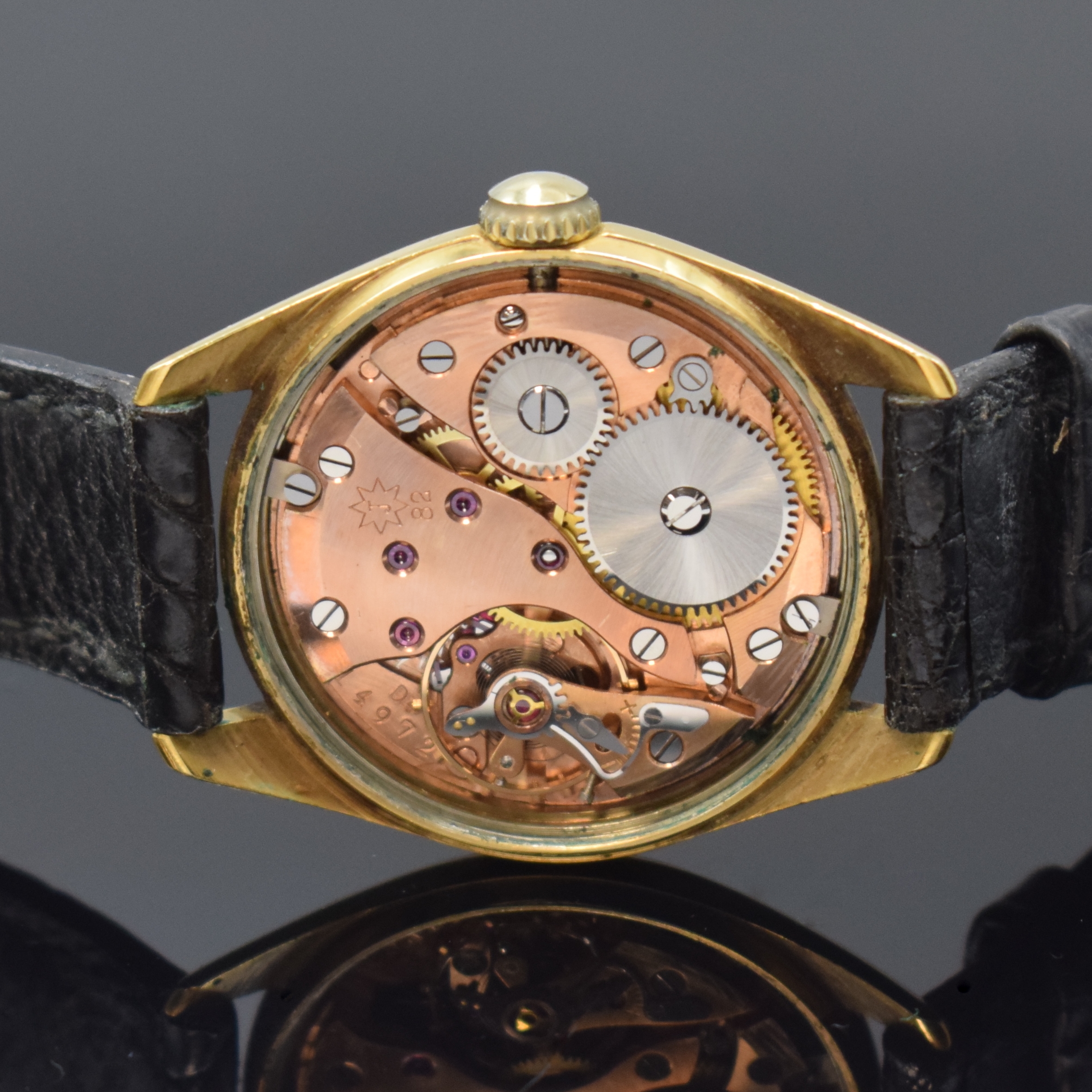 Detail d: JUNGHANS Chronometer Herrenarmbanduhr mit Kaliber 82, Deutschland um 1955, Handaufzug, verg. Gehäuse, Stahlboden geschr., silb. Zifferbl. m. aufges. ...