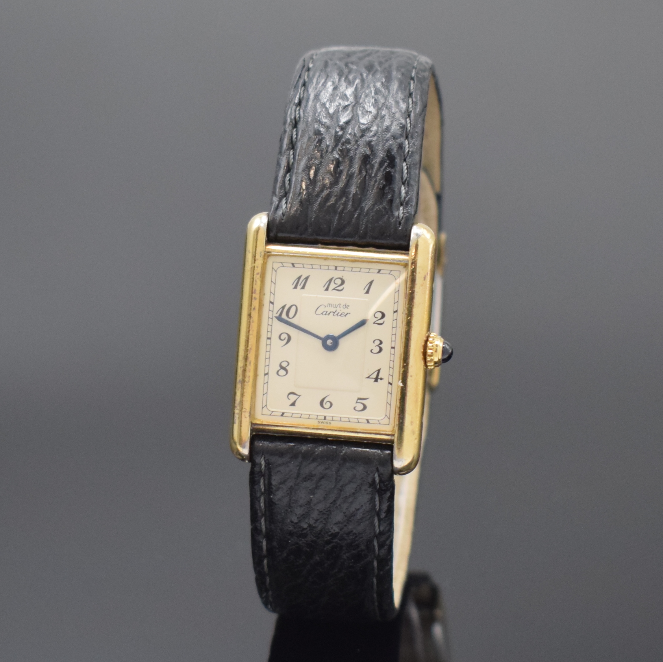 CARTIER Damenarmbanduhr Tank Vermeil Referenz 590005, Schweiz um 1990, quarz, 2-teil. Silbergeh. verg., Boden 4-fach verschr., Schmuckkrone, silb. ...