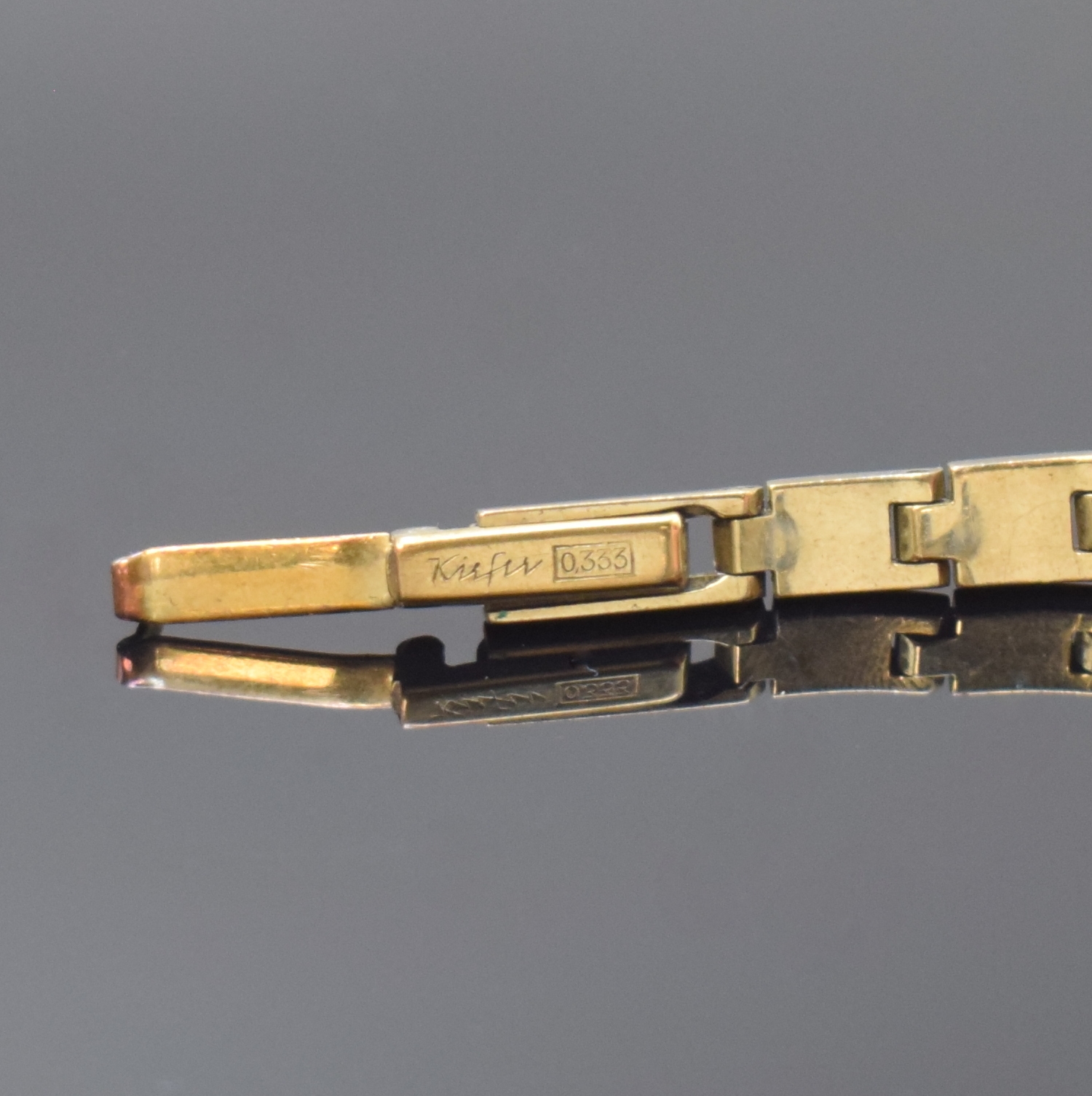 Detail b: FAVOR Damenarmbanduhr in GG 585/000, Schweiz um 1965, Handaufzug, Goldband in GG 333/000, Boden aufgedr., silb. Zifferbl. m. aufges. Std.-Ind., ...