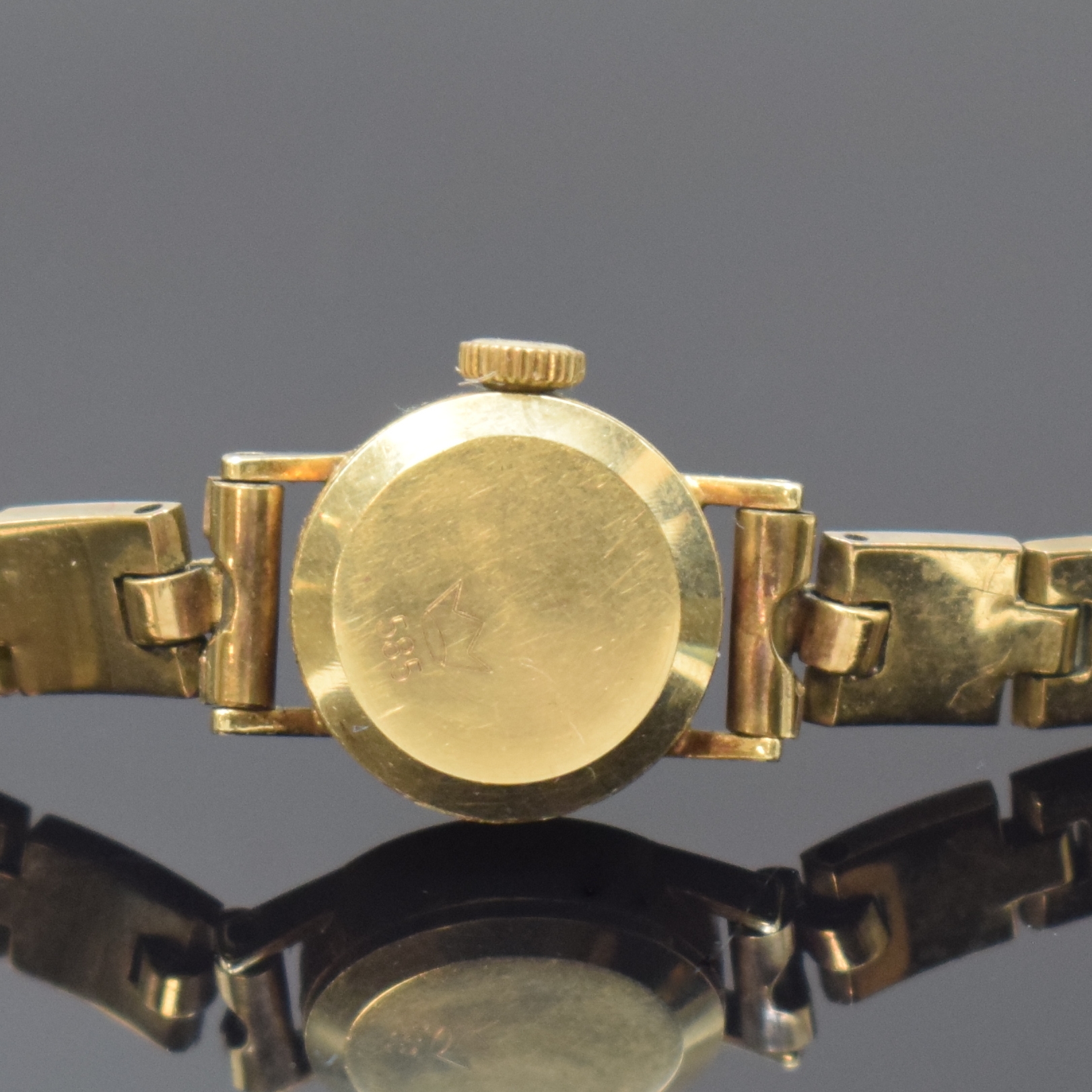 Detail c: FAVOR Damenarmbanduhr in GG 585/000, Schweiz um 1965, Handaufzug, Goldband in GG 333/000, Boden aufgedr., silb. Zifferbl. m. aufges. Std.-Ind., ...