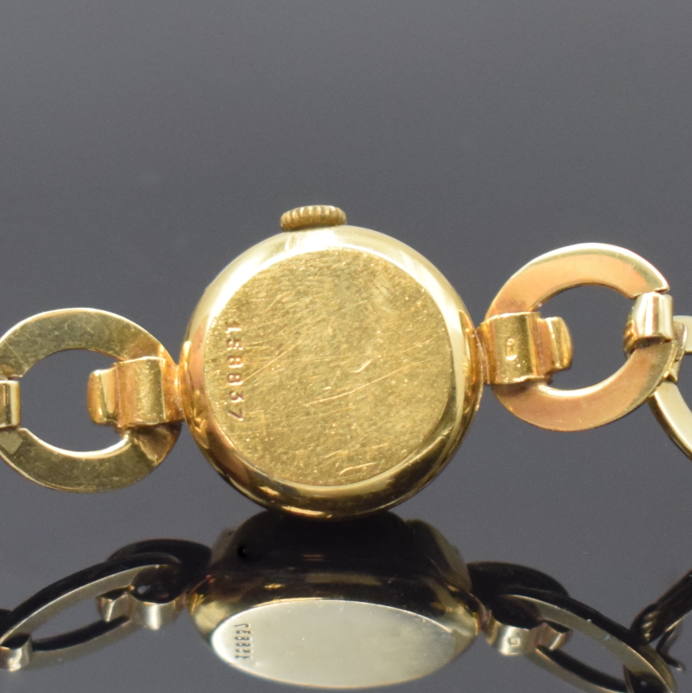 Detail c: ALPINA ausgefallene Damenarmbanduhr in GG 585/000, Schweiz um 1955, Handaufzug, Boden aufgedr., silb. Zifferbl. pat./fl., gold. Std.-Ind. u. arab. ...