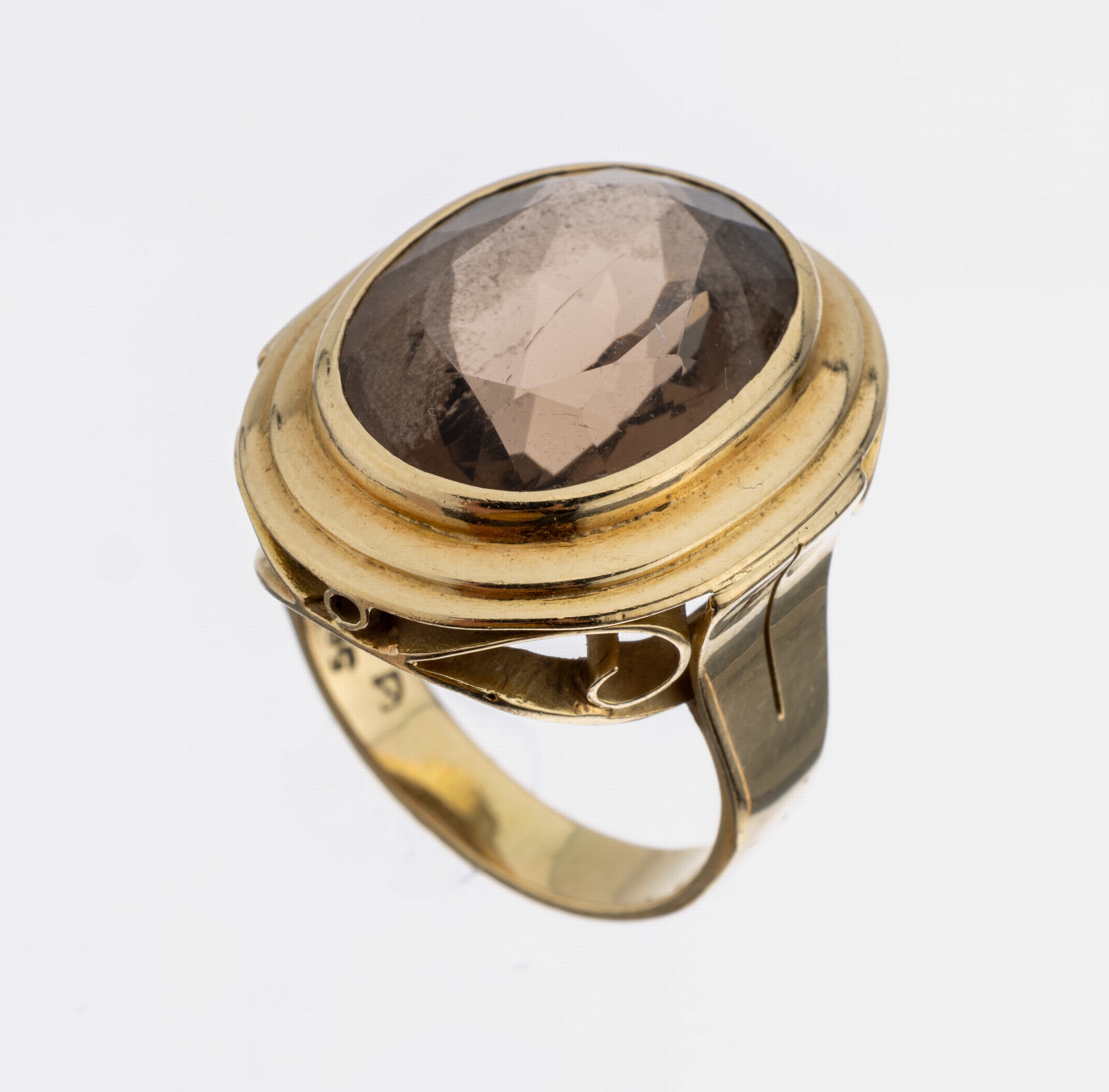 14 kt Gold Rauchquarz Ring, 1950er Jahre, GG 585/000, ovalfacett. Rauchquarz ca. 15.0 ct, ca. 10.9 g, RW 57