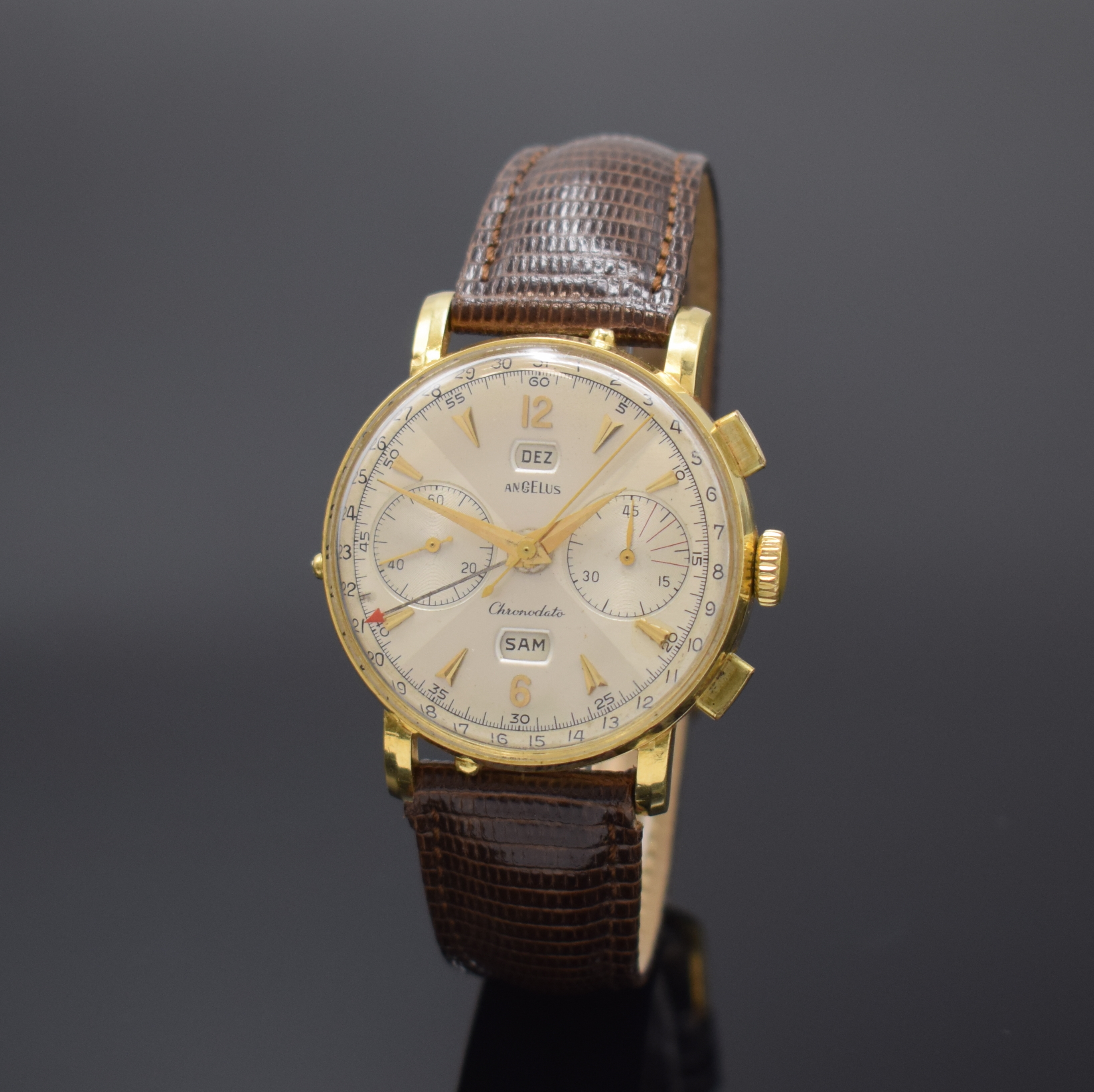 ANGELUS Chronodato seltener Armbandchronograph mit Kalender in GG 750/000, Schweiz um 1945, Handaufzug, 3-teil. Gehäuse l. dell., Boden und Glasrand ...