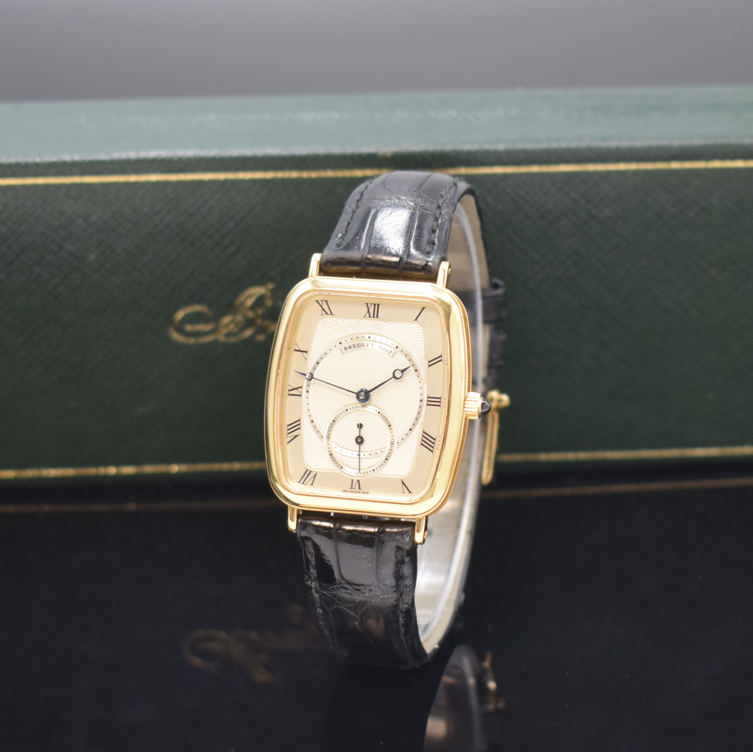 BREGUET Heritage Armbanduhr in GG 750/000 Referenz 3490, Schweiz um 1990, Handaufzug, Boden 8-fach versch., orig. Lederband m. Dornschl. in Gold, ...