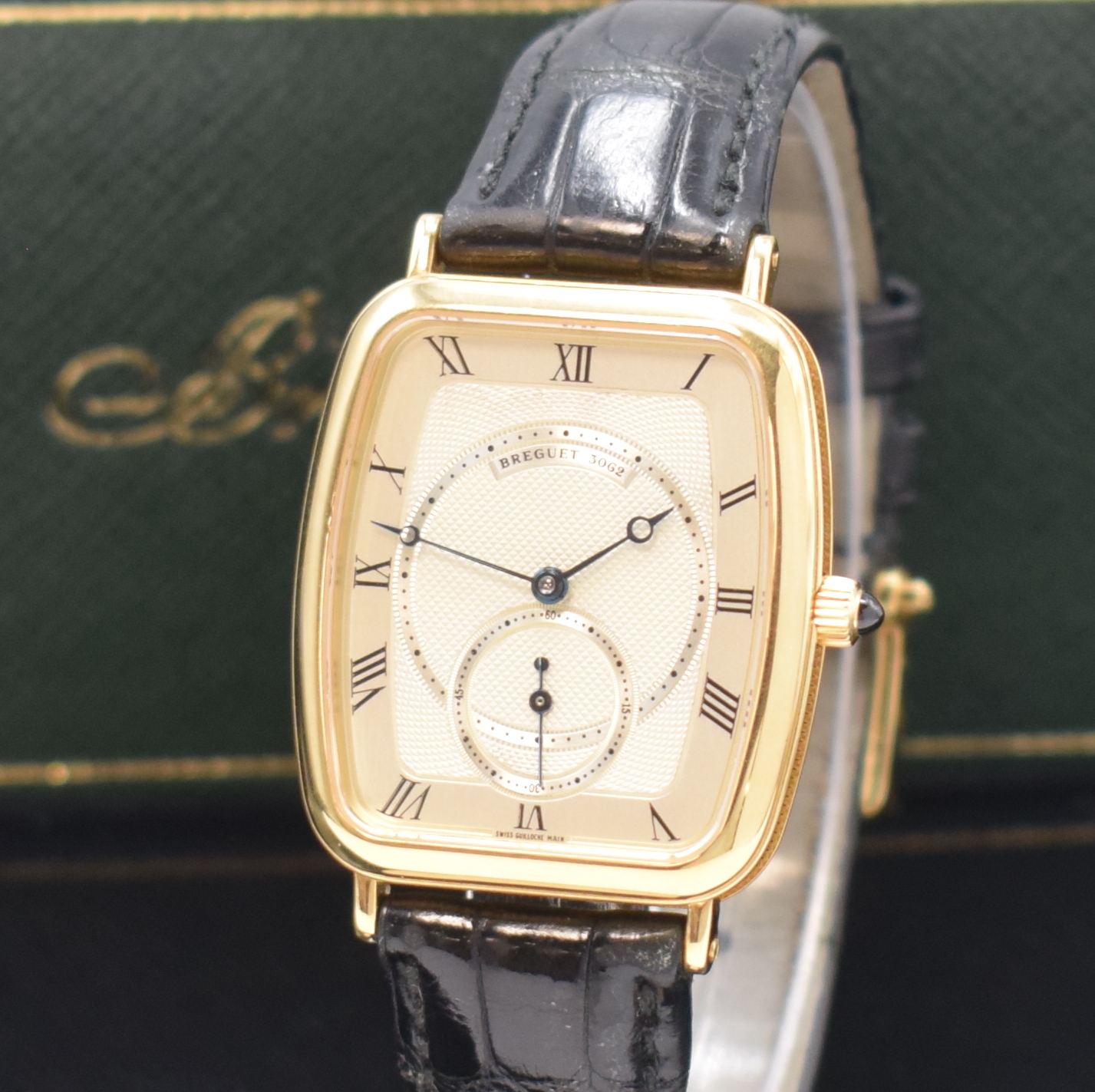 Detail a: BREGUET Heritage Armbanduhr in GG 750/000 Referenz 3490, Schweiz um 1990, Handaufzug, Boden 8-fach versch., orig. Lederband m. Dornschl. in Gold, ...