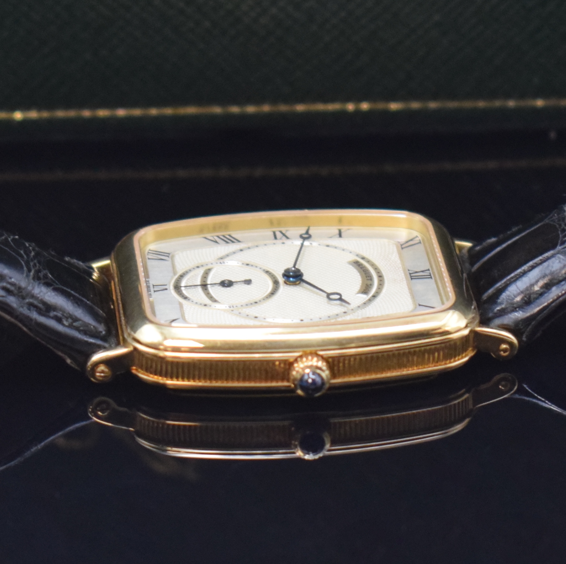 Detail c: BREGUET Heritage Armbanduhr in GG 750/000 Referenz 3490, Schweiz um 1990, Handaufzug, Boden 8-fach versch., orig. Lederband m. Dornschl. in Gold, ...