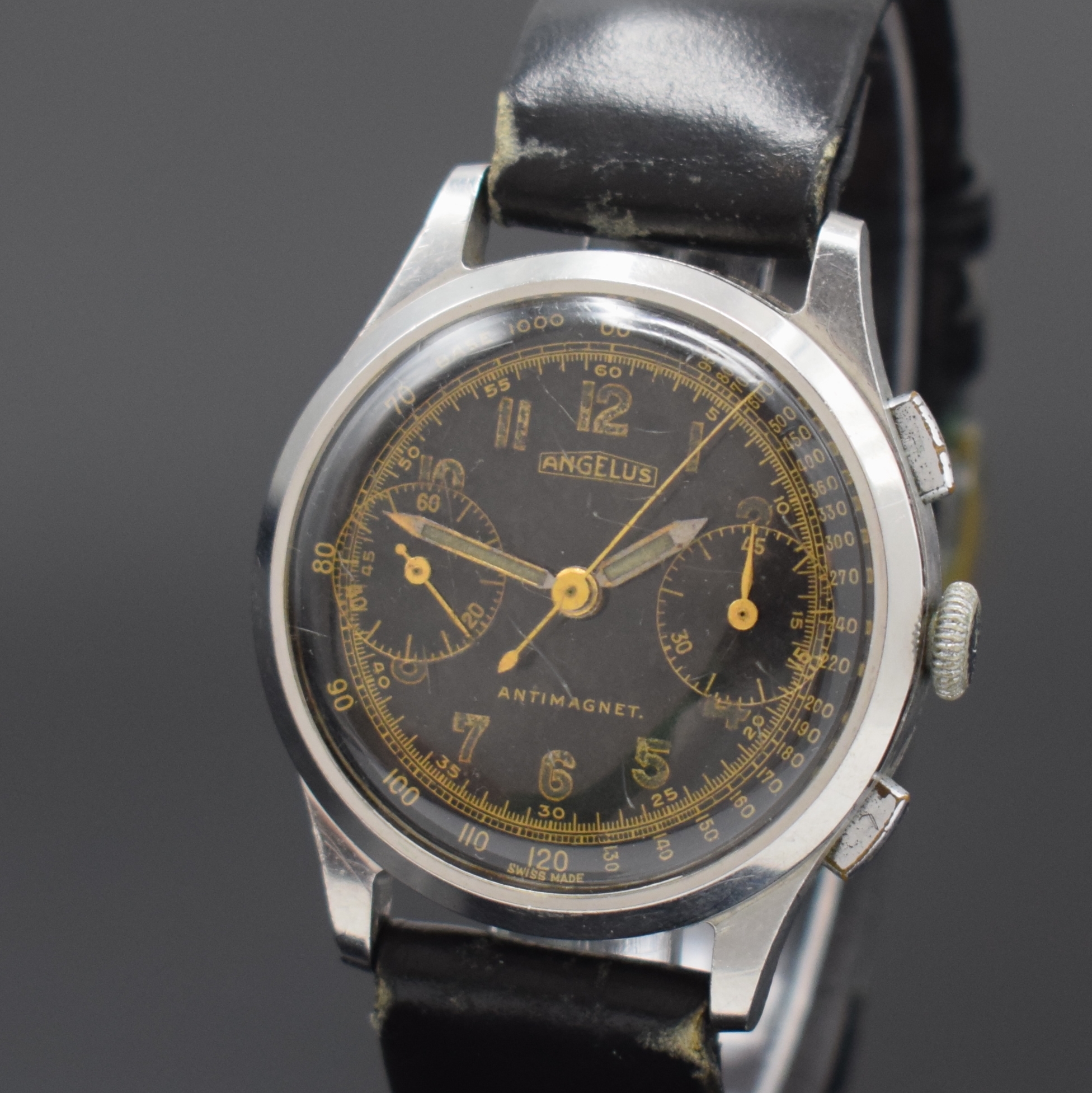 Detail a: ANGELUS Herrenarmbanduhr mit Schaltradchronograph in Stahl, Schweiz um 1945, Handaufzug, Boden und Glasrand aufgedr., schwarzes originales ...