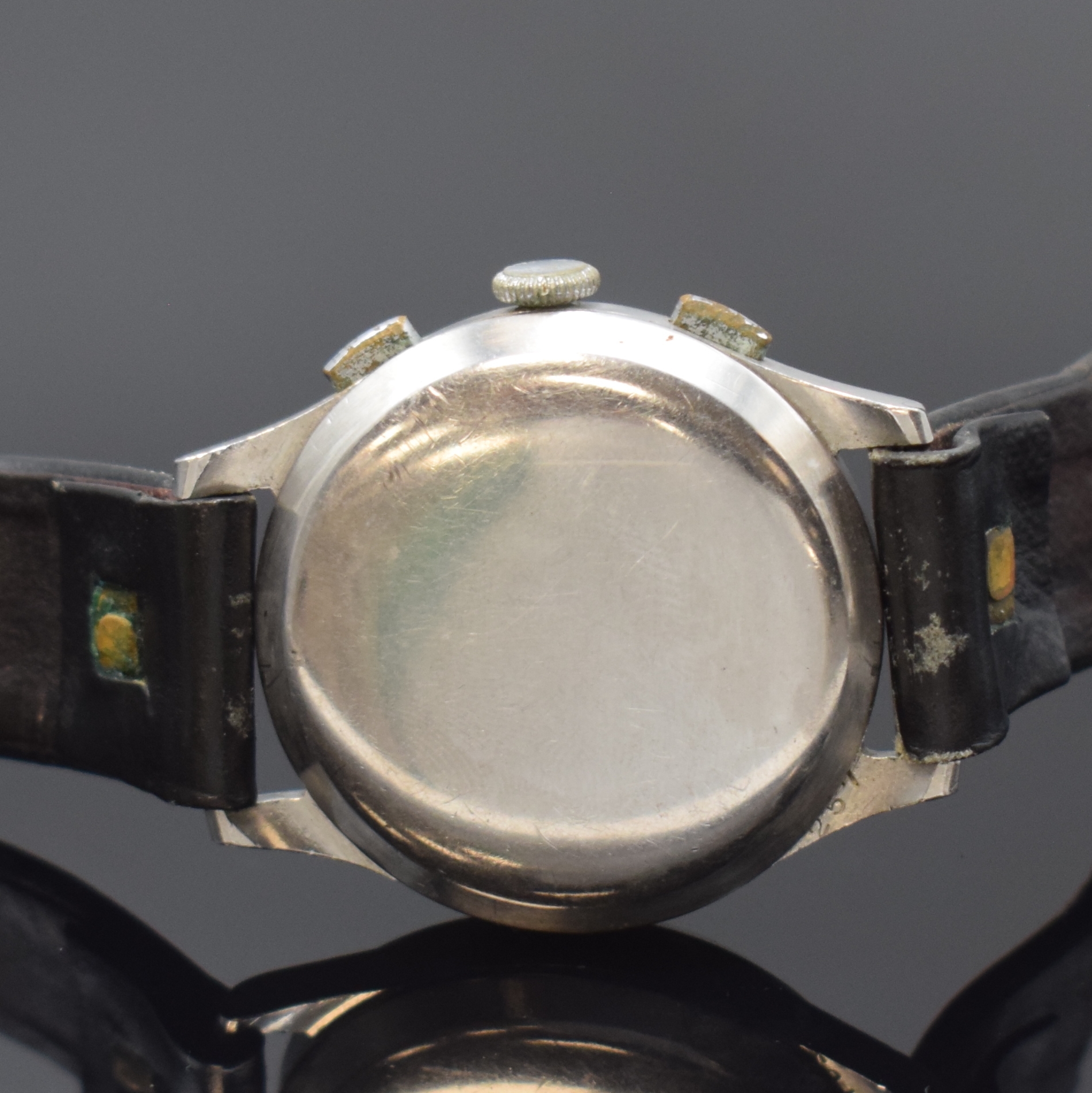 Detail e: ANGELUS Herrenarmbanduhr mit Schaltradchronograph in Stahl, Schweiz um 1945, Handaufzug, Boden und Glasrand aufgedr., schwarzes originales ...
