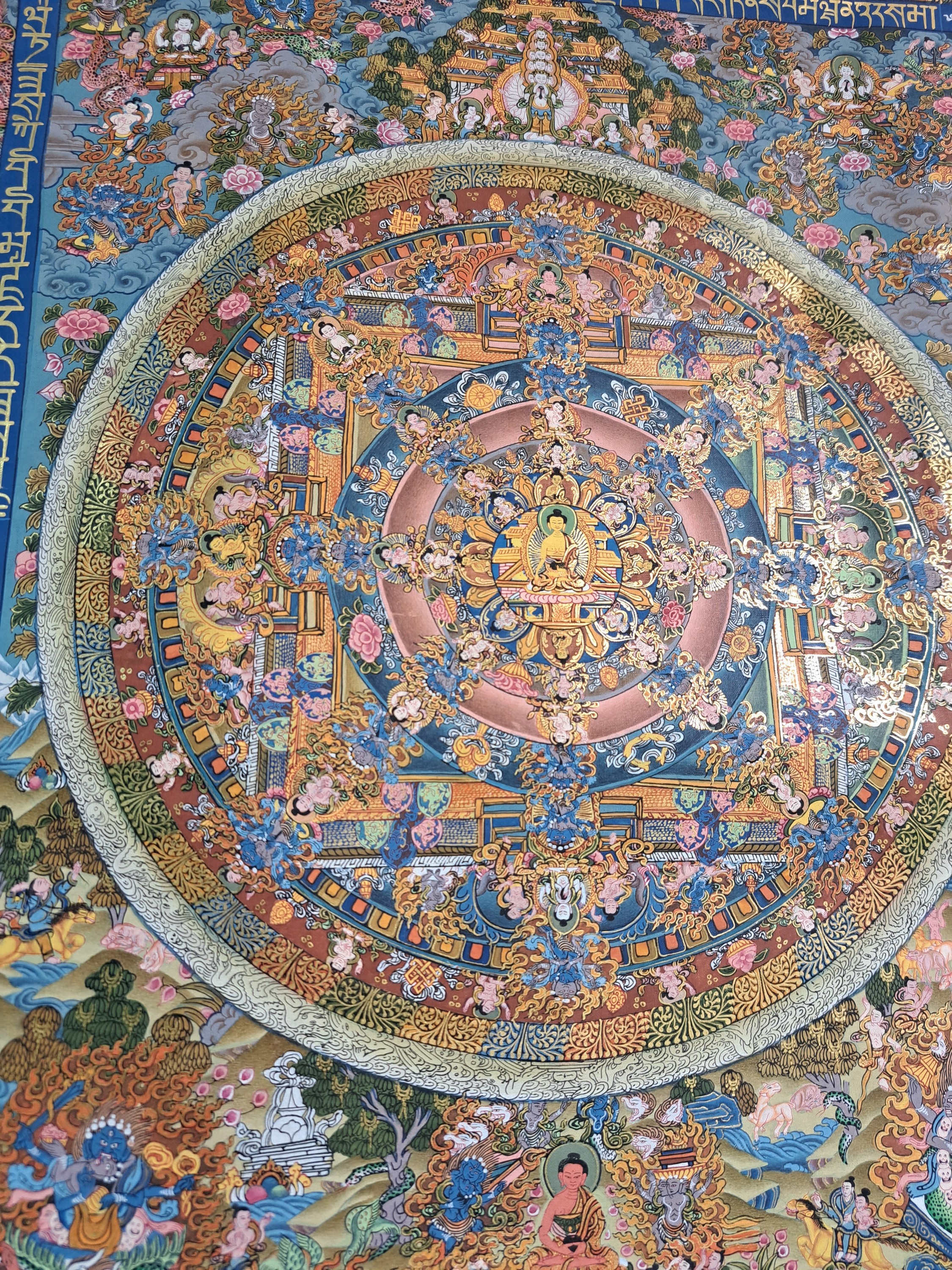 Detail c: Thangka, Nepal/Tibet, 20.Jh., feine Handmalerei, reiche Goldstaffage, auf Leinen, mit aufwändiger Stoffrahmung, Darstellung der Erscheinungsformen ...