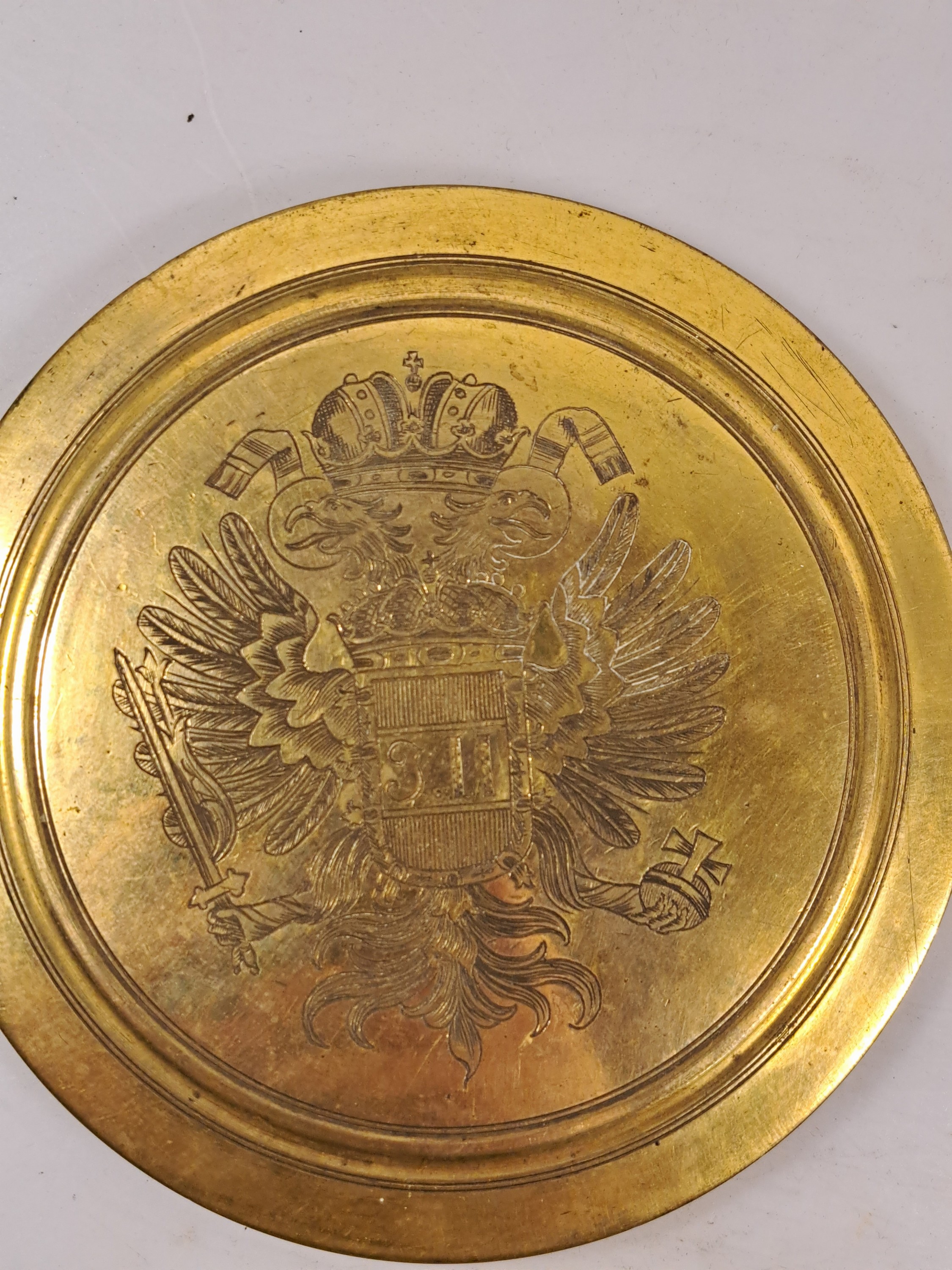 Detail b: Lacksiegel der K.K. Monarchie, Doppeladler mit umlaufender Bezeichnung, Messingkapsel, graviert: Monogramm J II im Schild mit Doppeladler, D. 15 cm