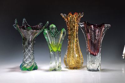 Image 26871904 - 4 Glasvasen, Murano, 2.Hälfte 20.Jh., farbloses Glas, farbig überfangen, ...