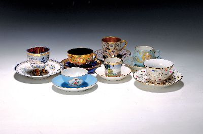 Image 10 Mokkatassen, 2. Hälfte 20. Jh., u.a. Meissen B-Form; KPM 2. Wahl; Coalport; drei ...