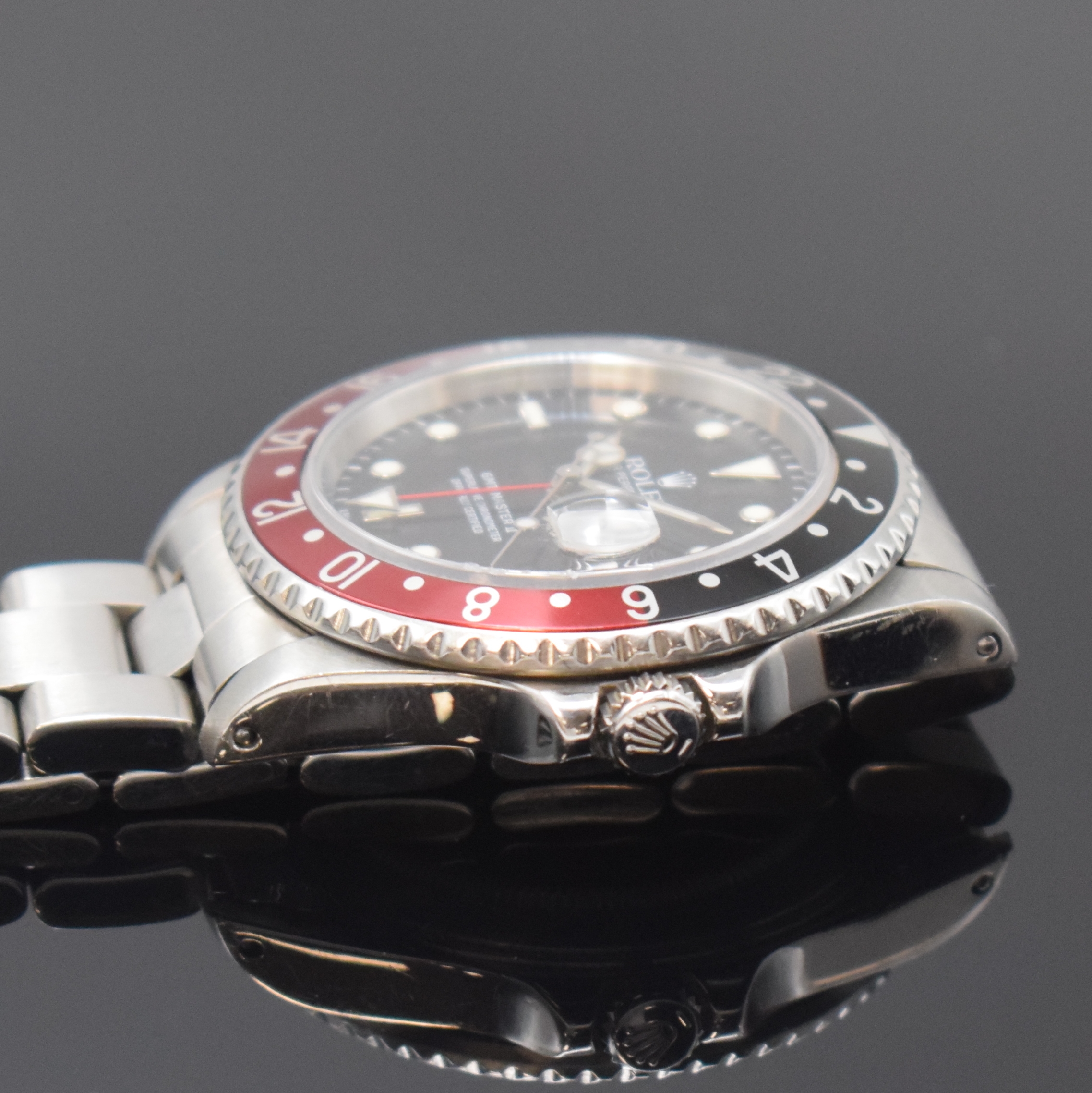 Detail c: ROLEX Oyster Perpetual Date GMT Master II Herrenarmbanduhr Referenz 16710, Schweiz um 1997, Automatik, Chronometer der Superlative in Edelstahl inkl. ...