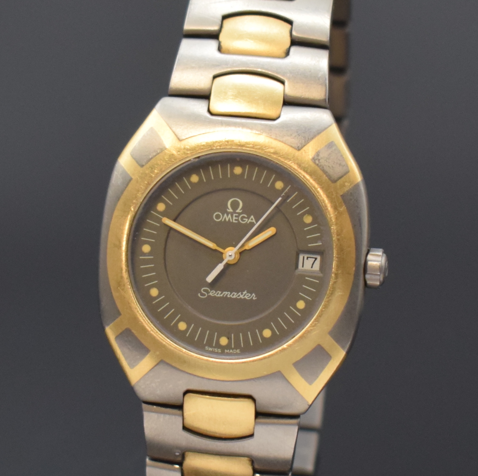 Detail a: OMEGA Herrenarmbanduhr Seamaster Polaris Referenz 1960291/3960981, Schweiz um 1985, Titan/Gold kombiniert inkl. Gliederband m. Faltschl., Boden ...