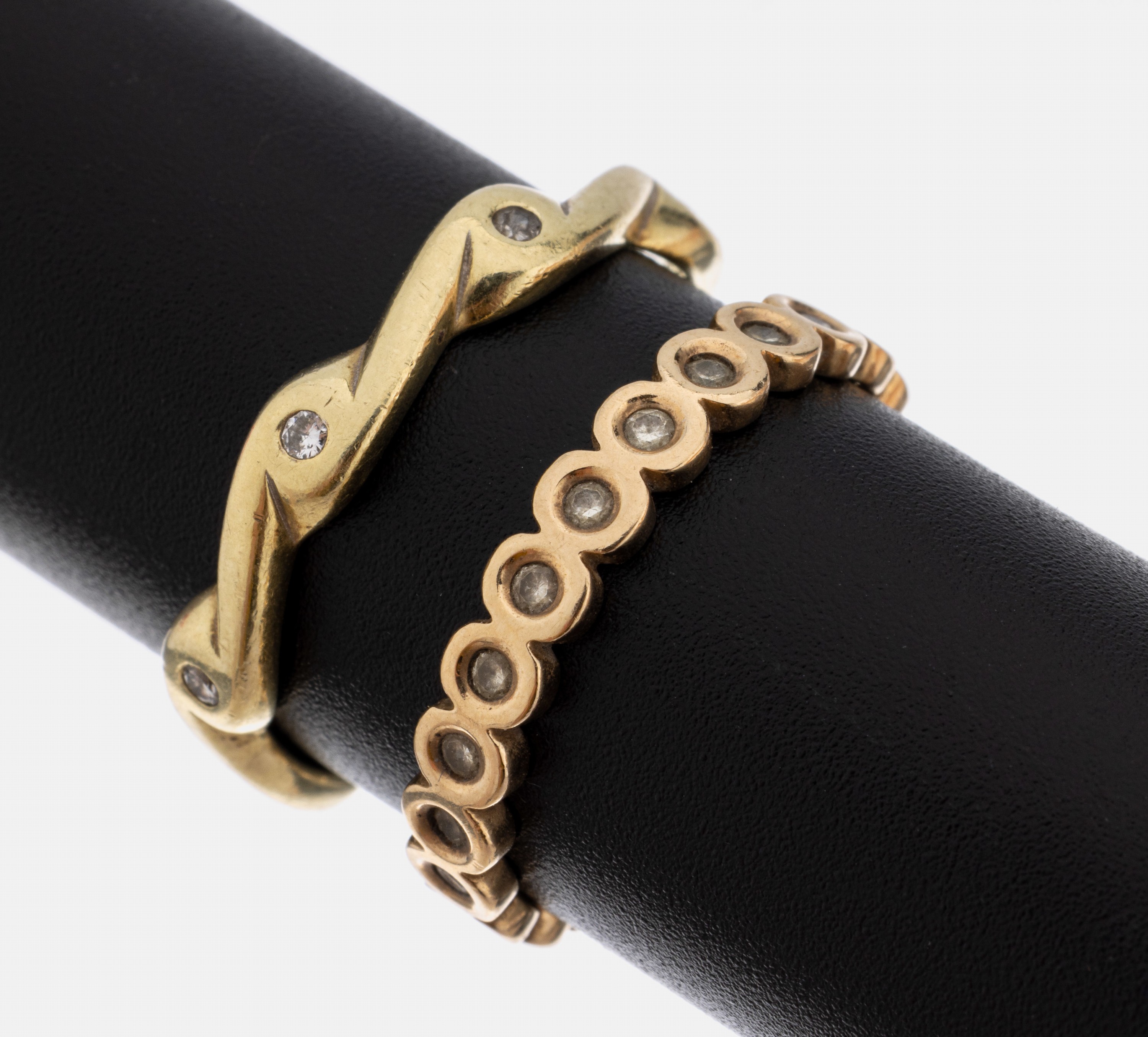 Konvolut 2 14 kt Gold Diamant-Ringe, GG 585/000, 1x Memoryring mit Diamanten zus. ca. 0.22 ct Weiß/p, RW 56, 1x Ring mit 7 Diamantenzus. ca. 0.07 ...