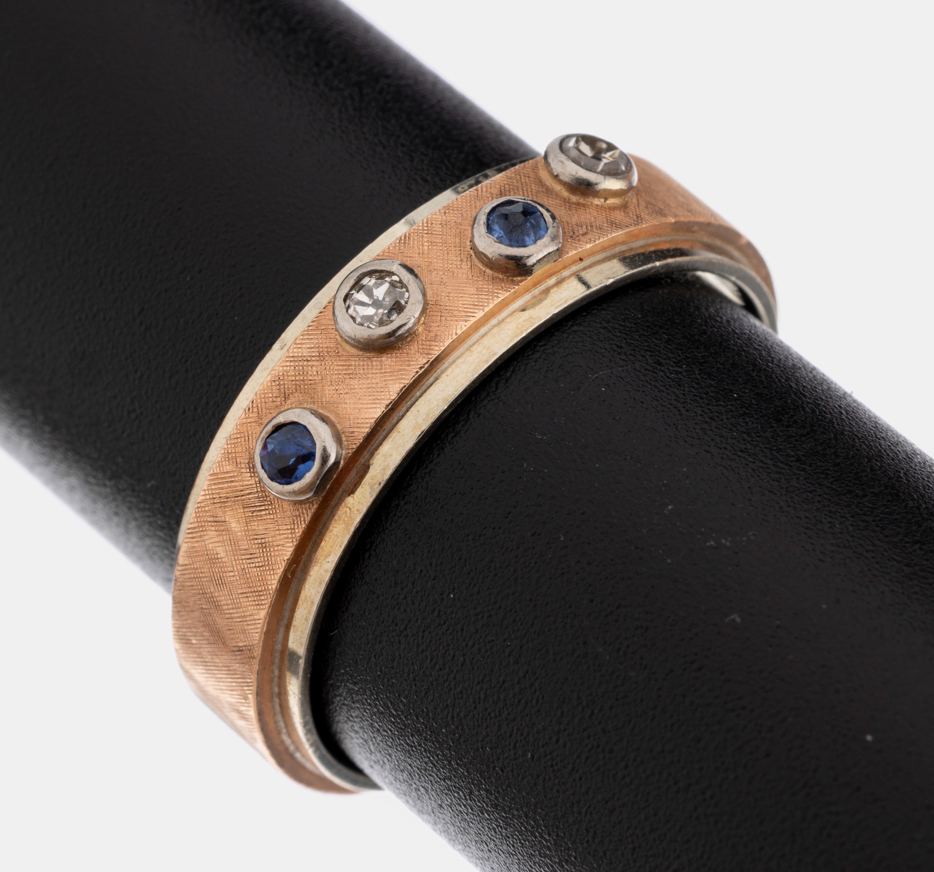 14 kt Gold Diamant-Saphir-Ring, RoseG/WG 585/000, 2 Altschliffdiamanten zus. ca. 0.07 ct get.Weiß/p, 2 rundfacett. Saphire zus. ca. 0.05 ct, RW 63, ...