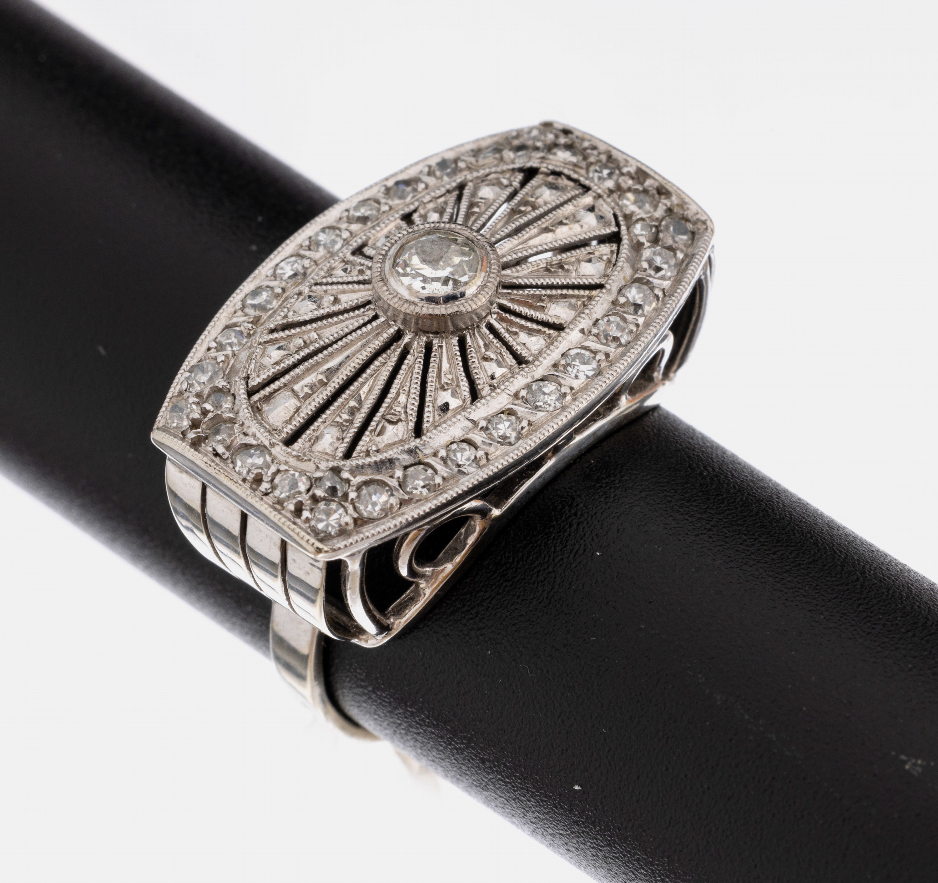 14 kt Gold Diamant-Ring, WG 585/000, Diamanten zus. ca. 0.35 ct Weiß-get.Weiß/p, RW52, ca. 4.5 g