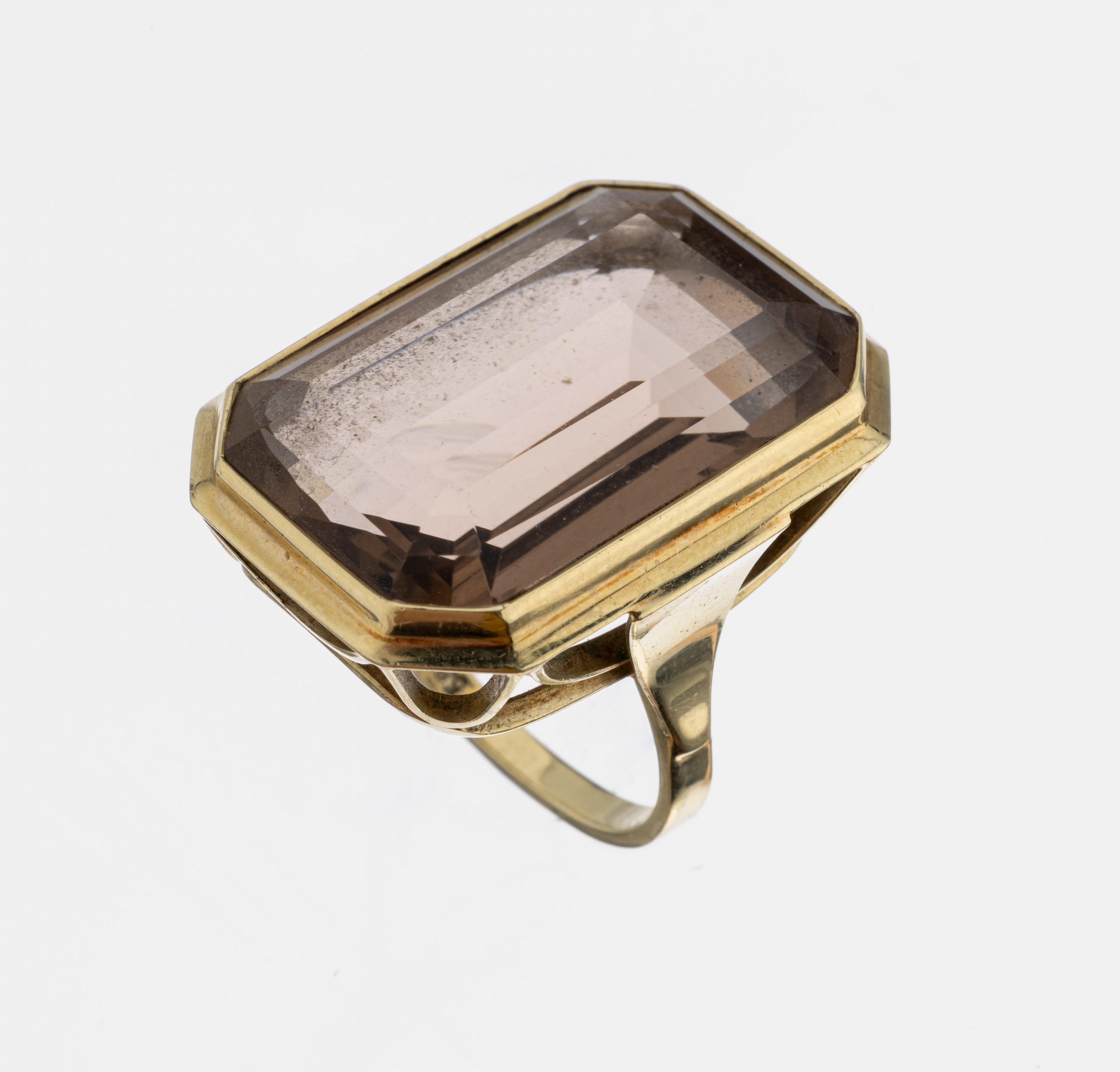 14 kt Gold Rauchquarz-Ring, GG 585/000, oktogonal facett. Rauchquarz ca. 28 ct, RW 50,ca. 11.3 g