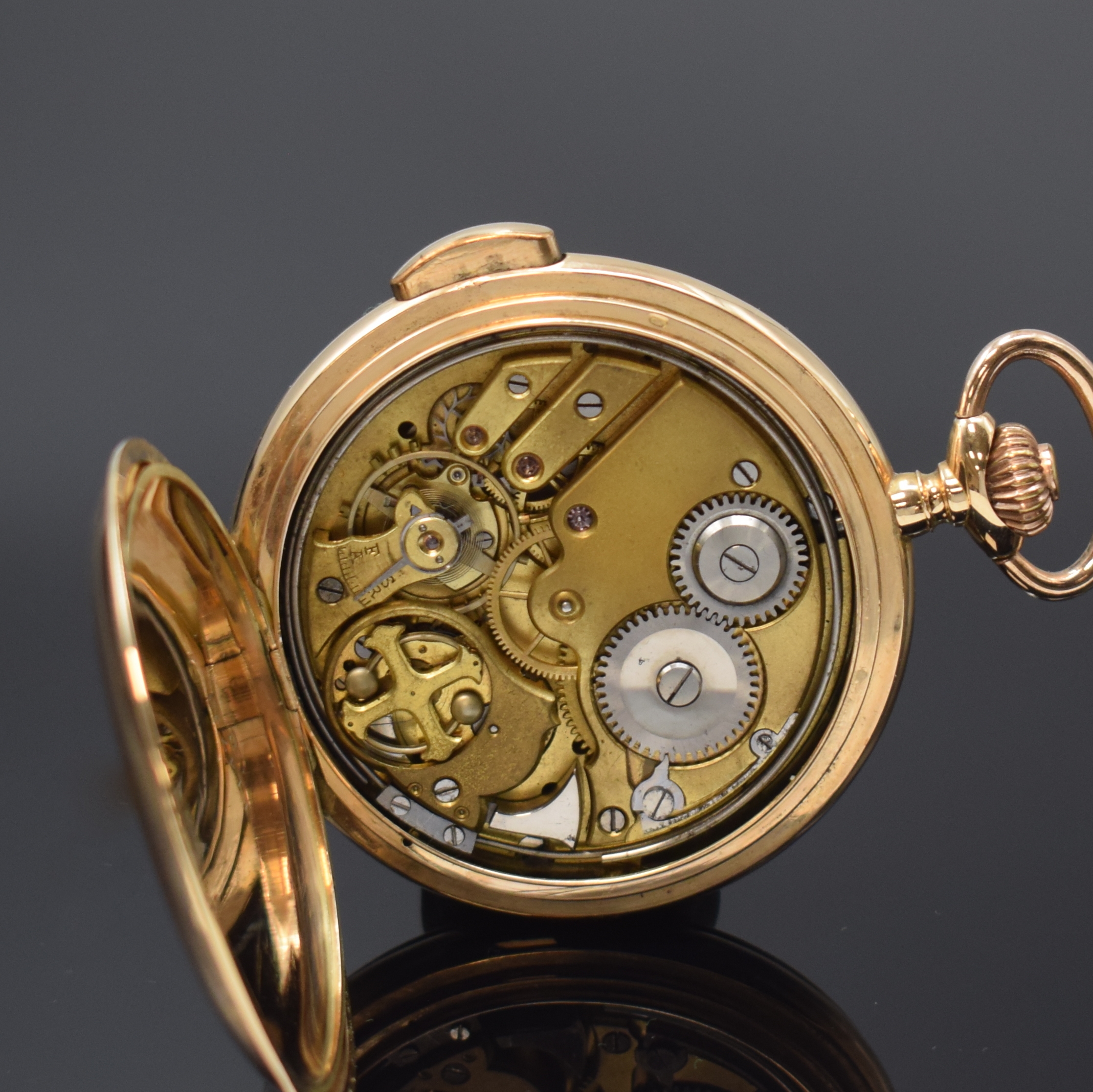 Detail g: Herrensavonette mit 1/4 Stunden-Repetition in GG 585/000, Schweiz um 1920, glattes 3- Deckel Goldgeh. dell., Schmuckmonogramm auf Rückdeckel, ...